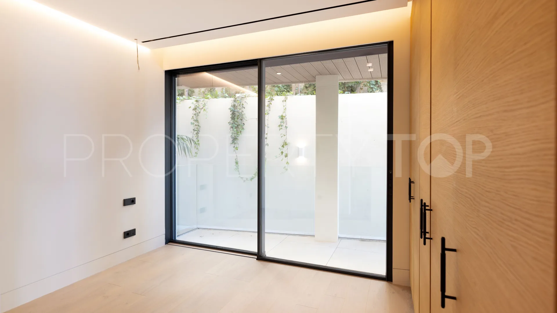 Estepona Puerto, apartamento en venta