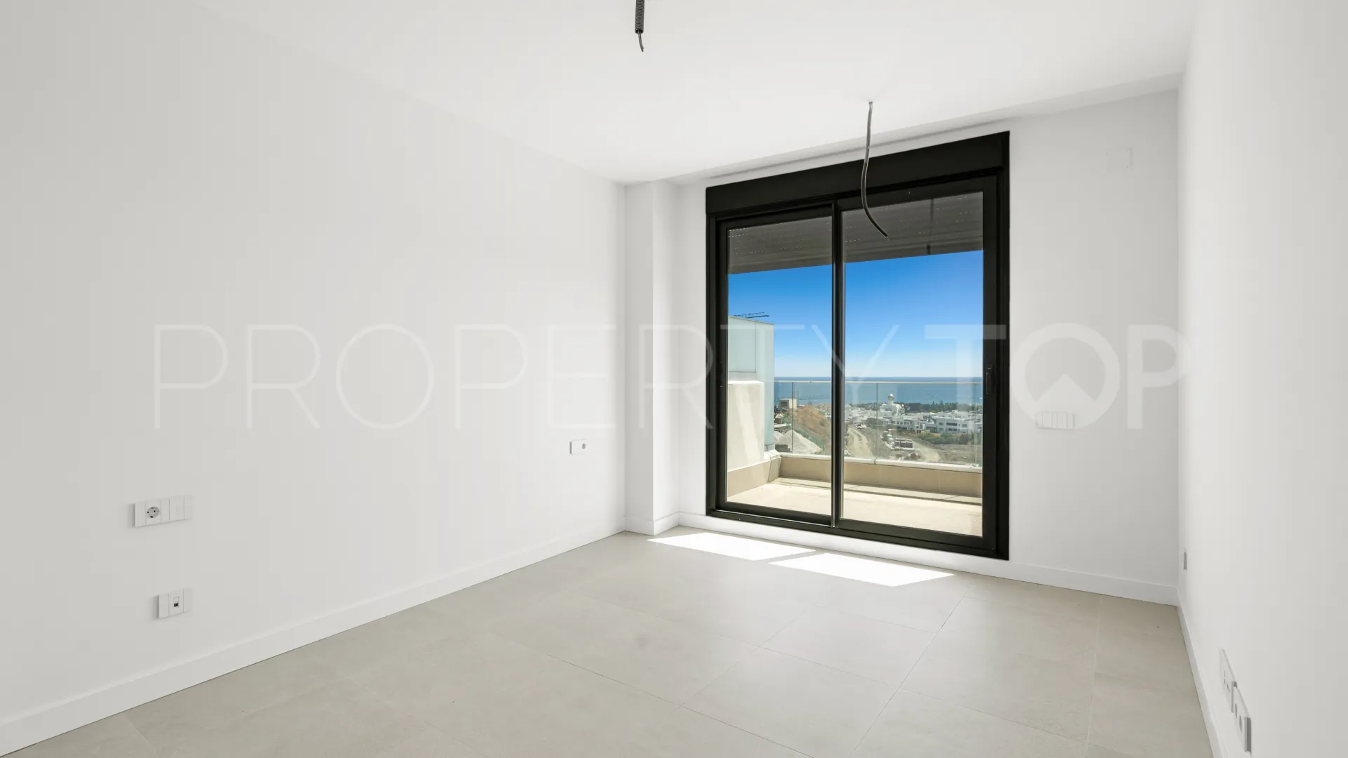 Apartamento con 2 dormitorios a la venta en Selwo