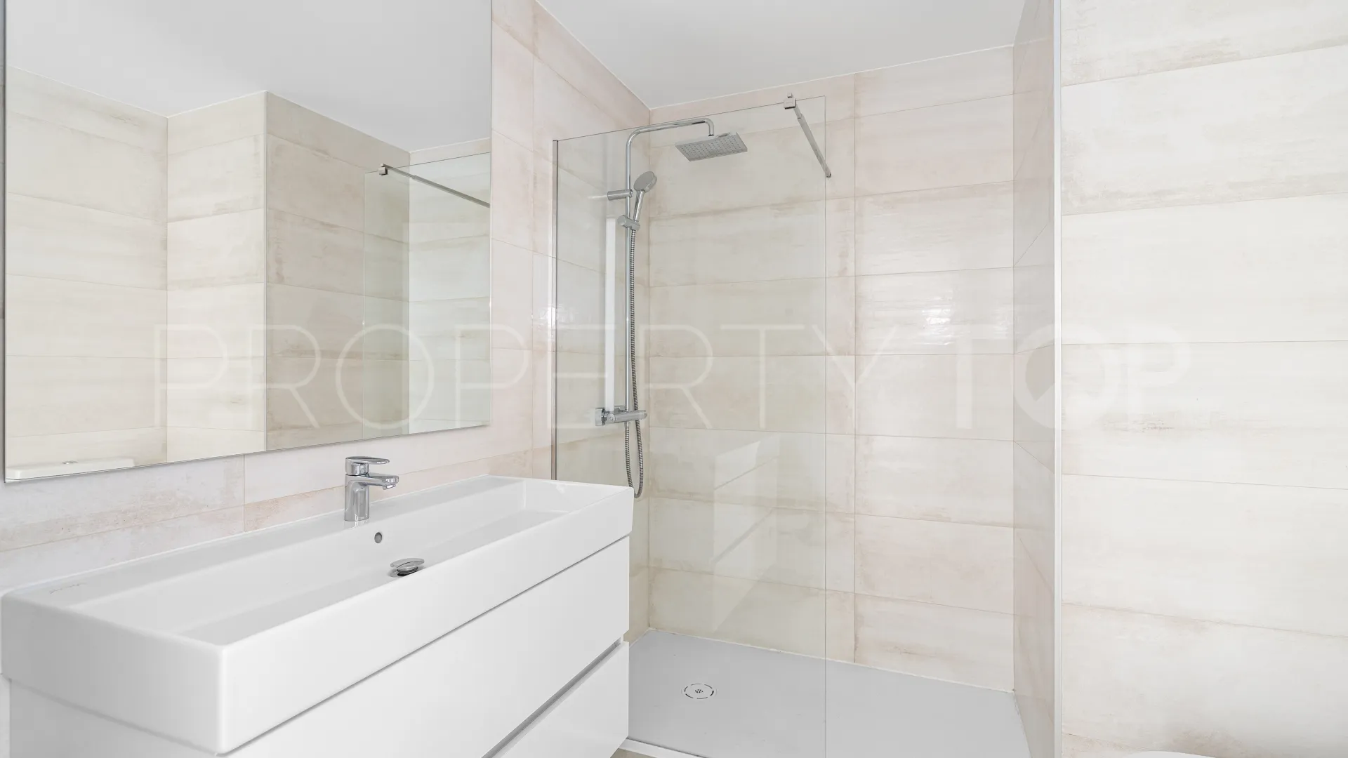 Apartamento con 2 dormitorios a la venta en Selwo