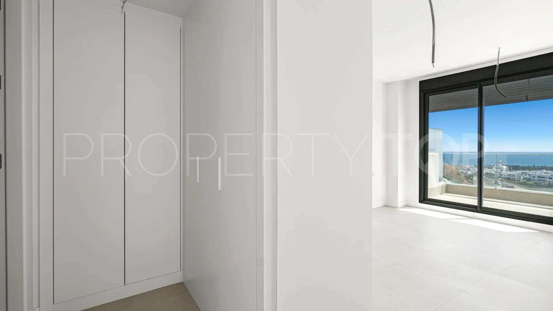 Apartamento con 2 dormitorios a la venta en Selwo