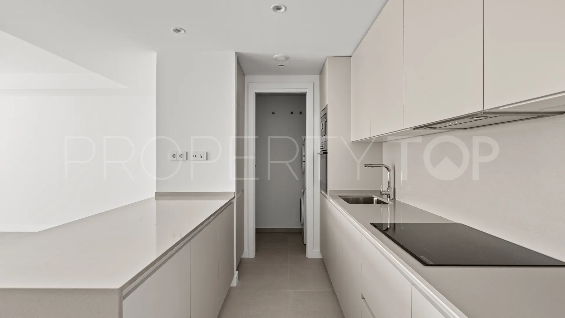 Apartamento con 2 dormitorios a la venta en Selwo