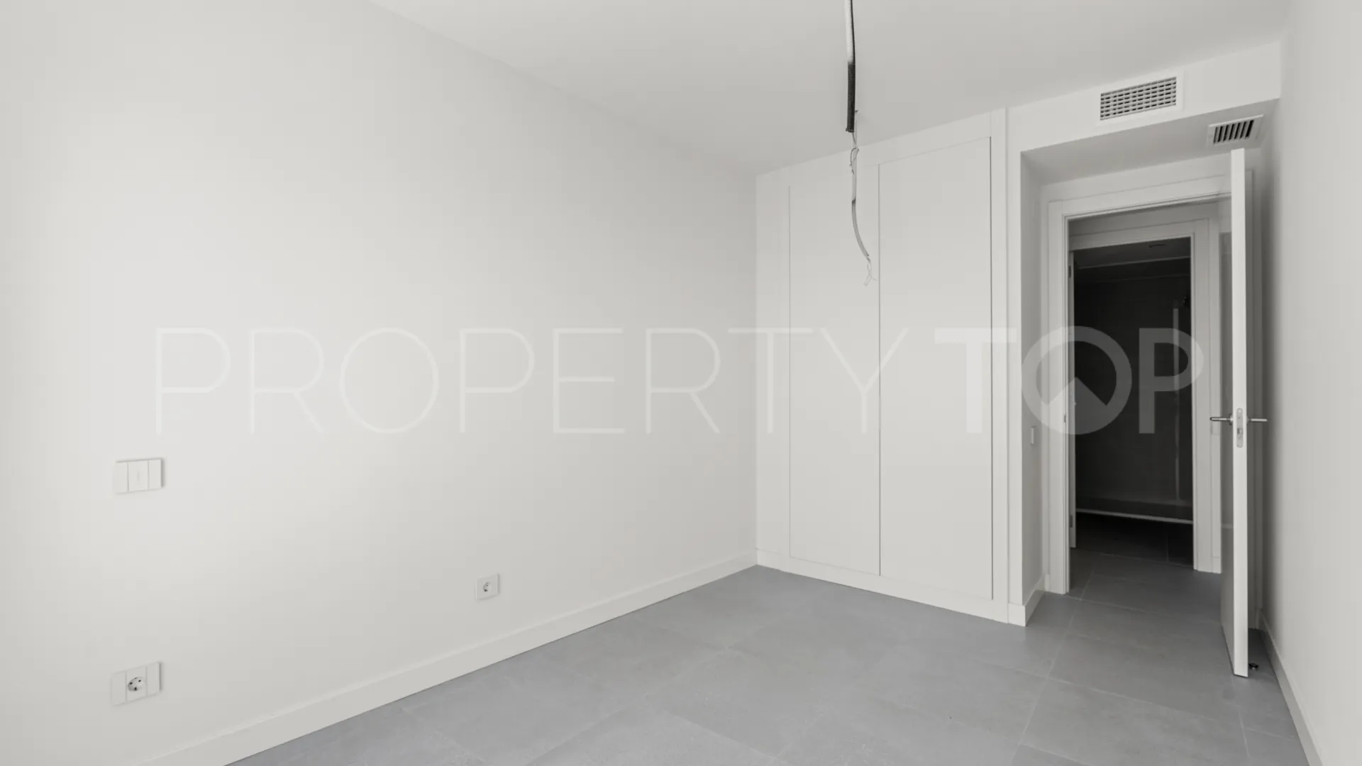 Apartamento con 2 dormitorios a la venta en Selwo