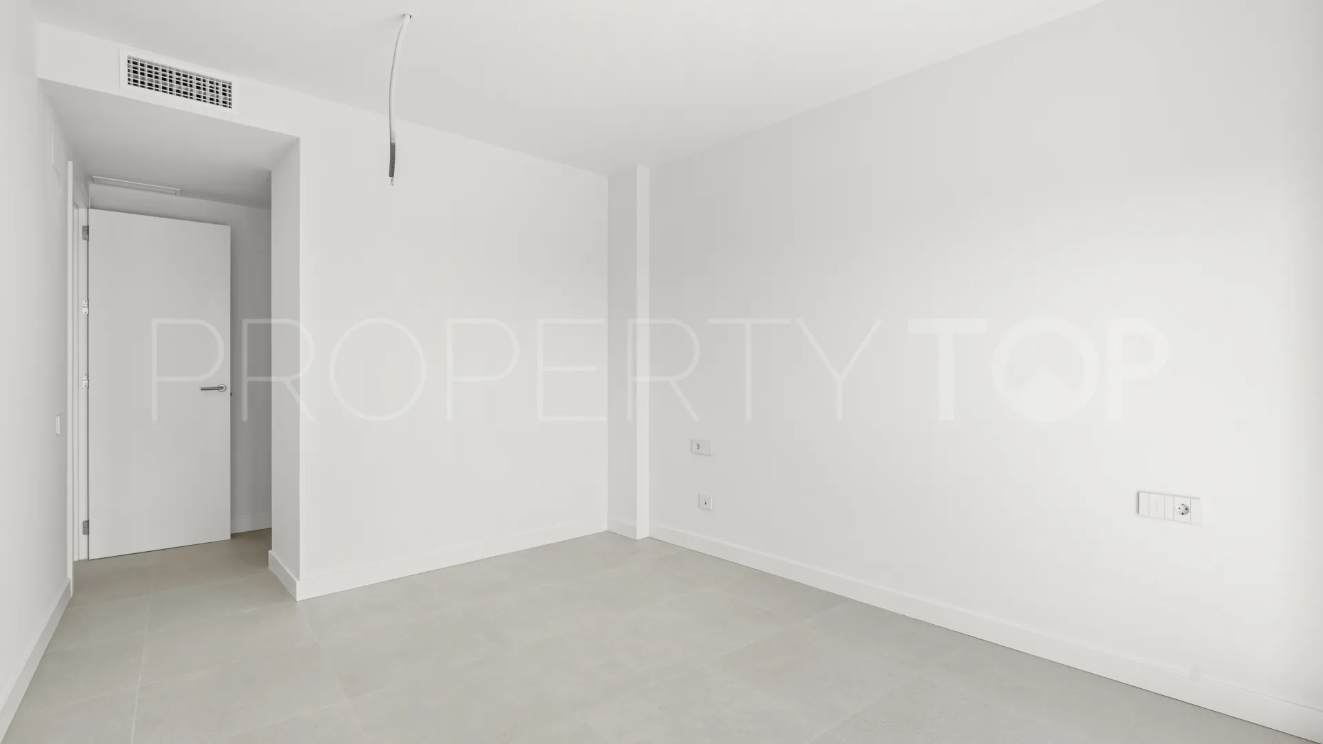 Apartamento con 2 dormitorios a la venta en Selwo