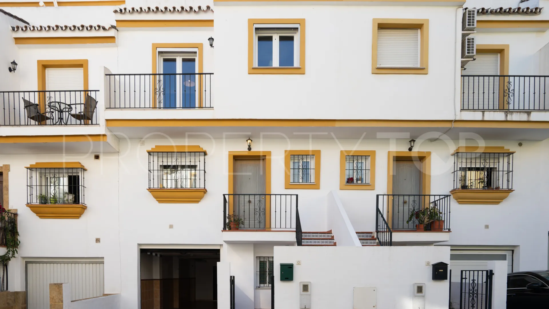 3 bedrooms town house for sale in Estepona