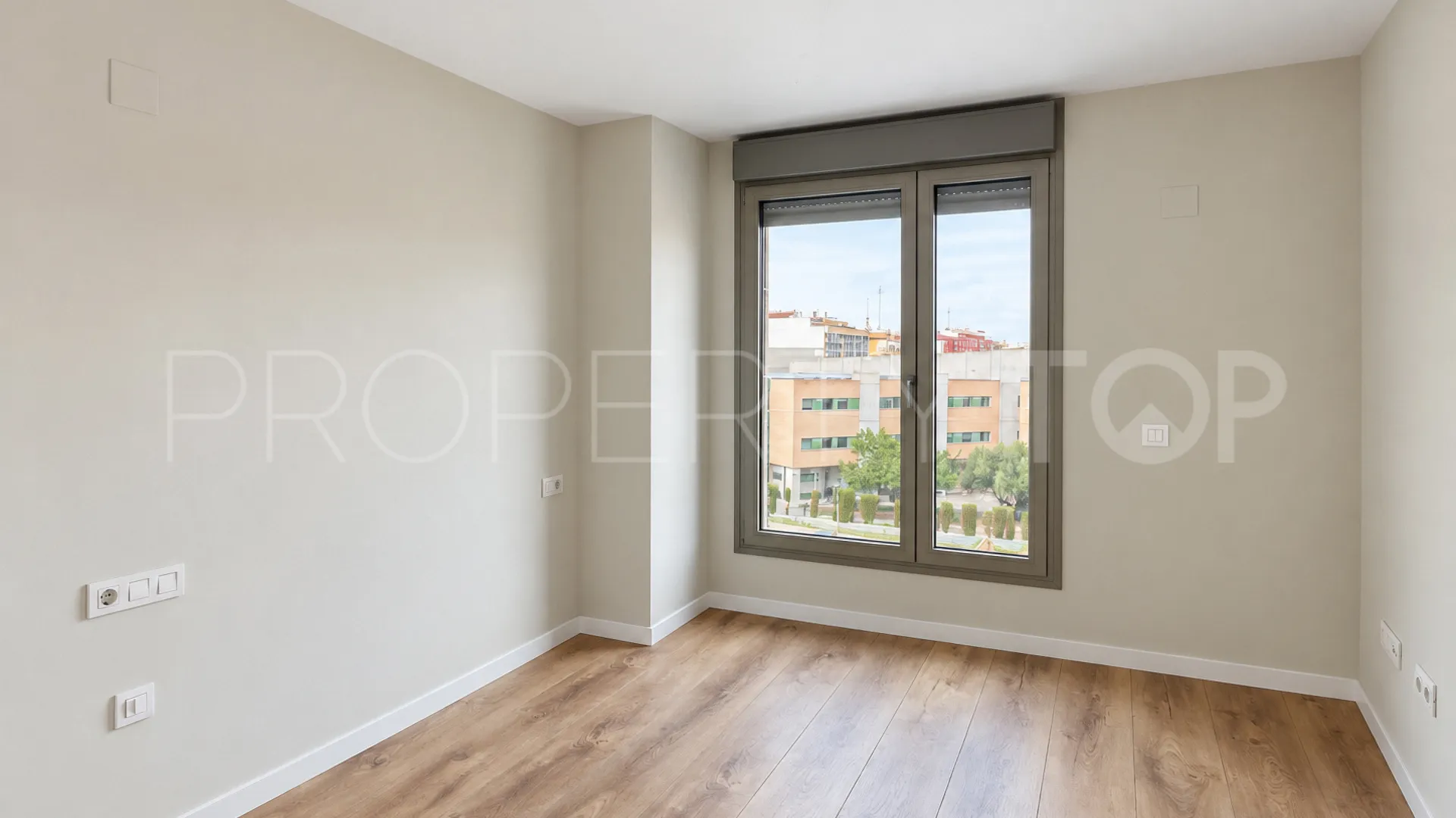 Valencia 4 bedrooms flat for sale