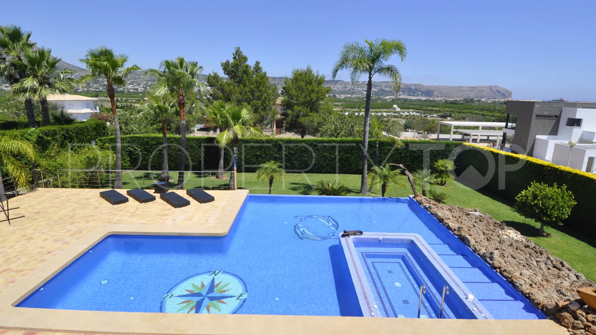 For sale Puerta Fenicia 5 bedrooms villa