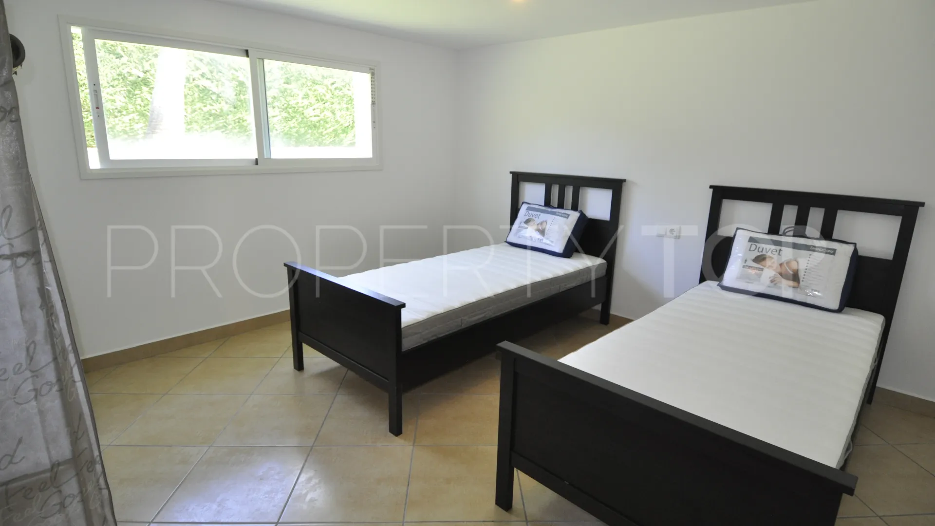 For sale Puerta Fenicia 5 bedrooms villa