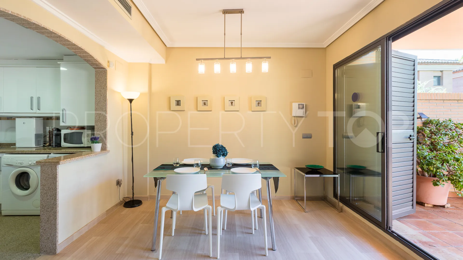 Buy town house in Avda. Augusta