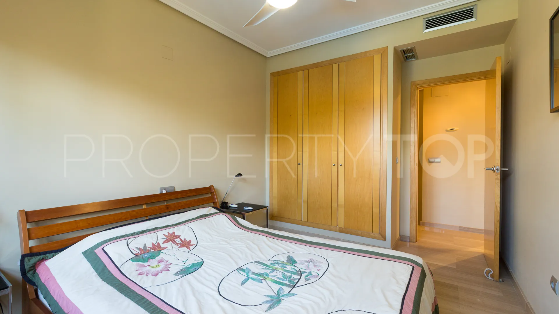 Buy town house in Avda. Augusta