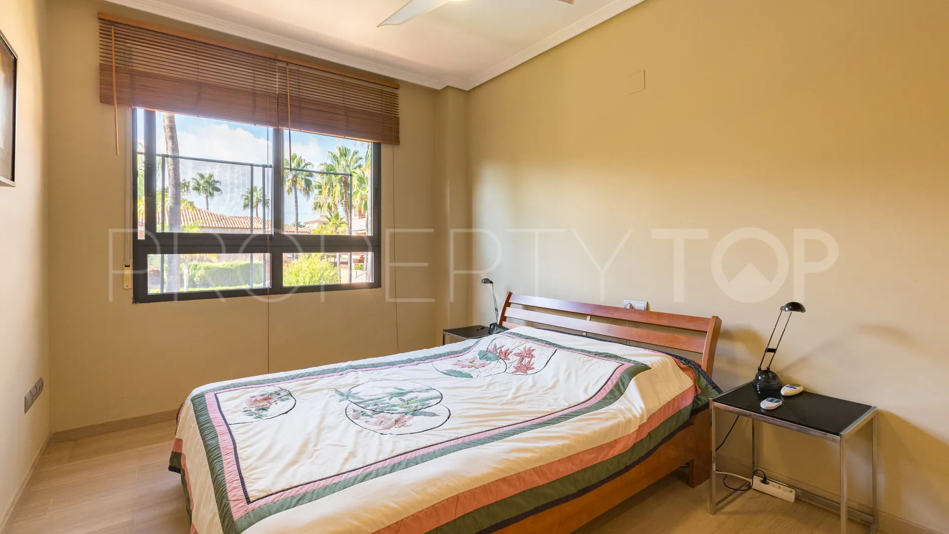 Buy town house in Avda. Augusta