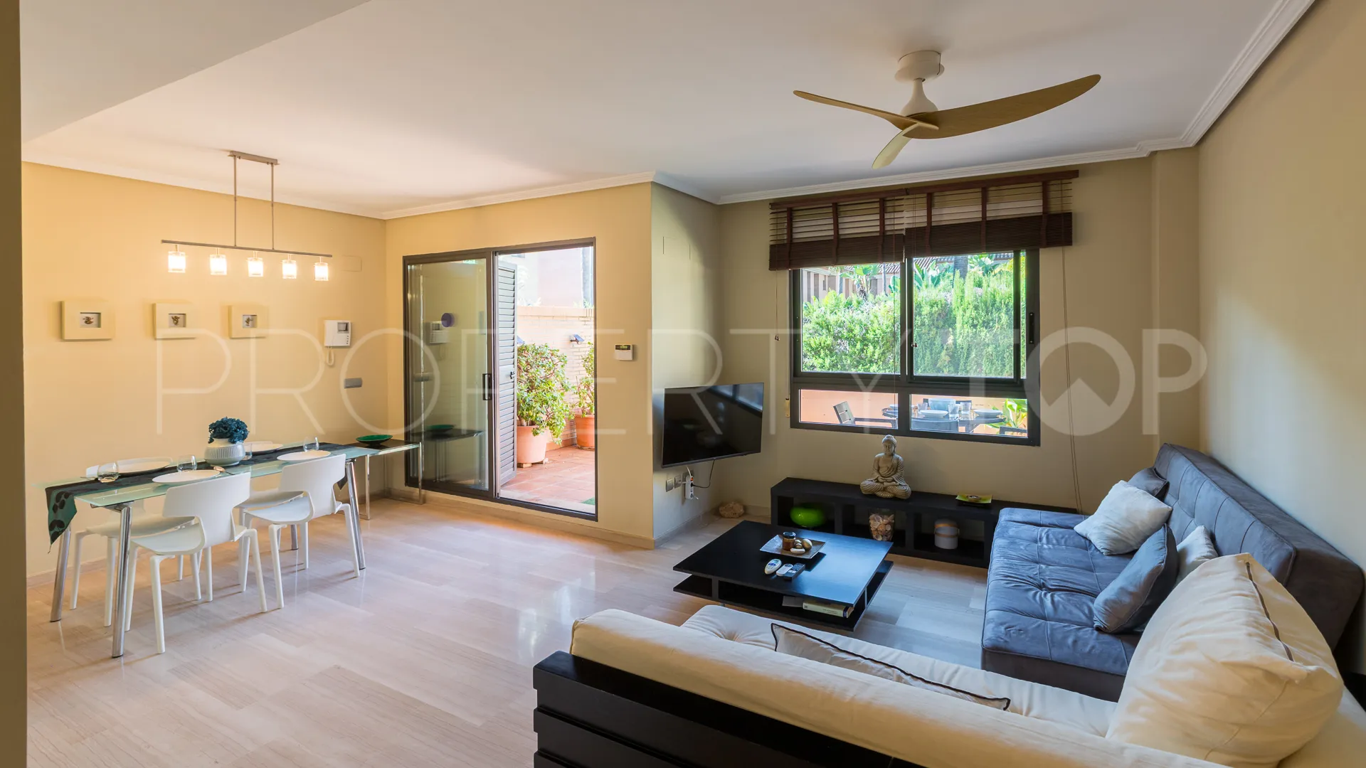 Buy town house in Avda. Augusta