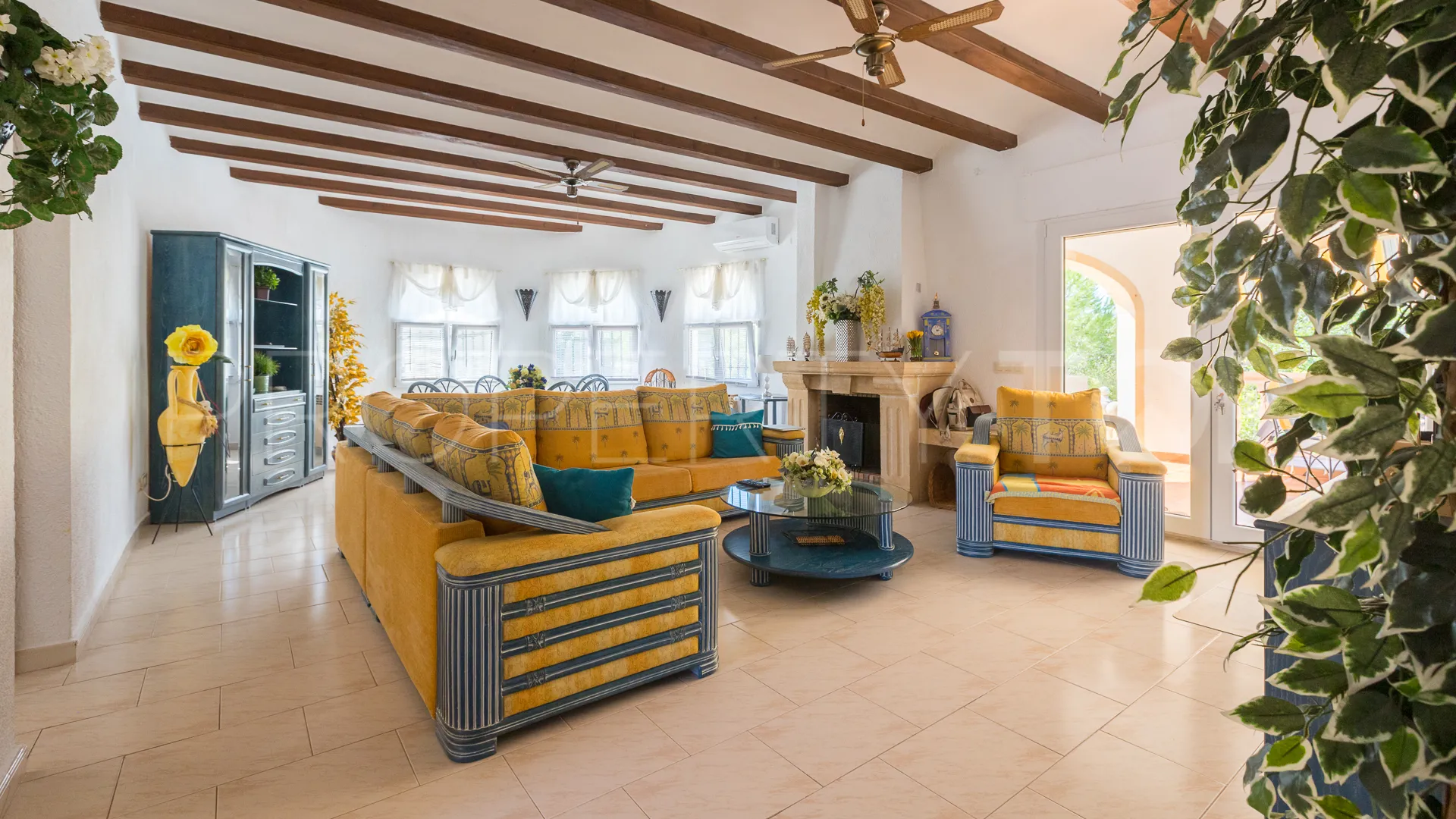 Buy villa in Pinosol with 3 bedrooms