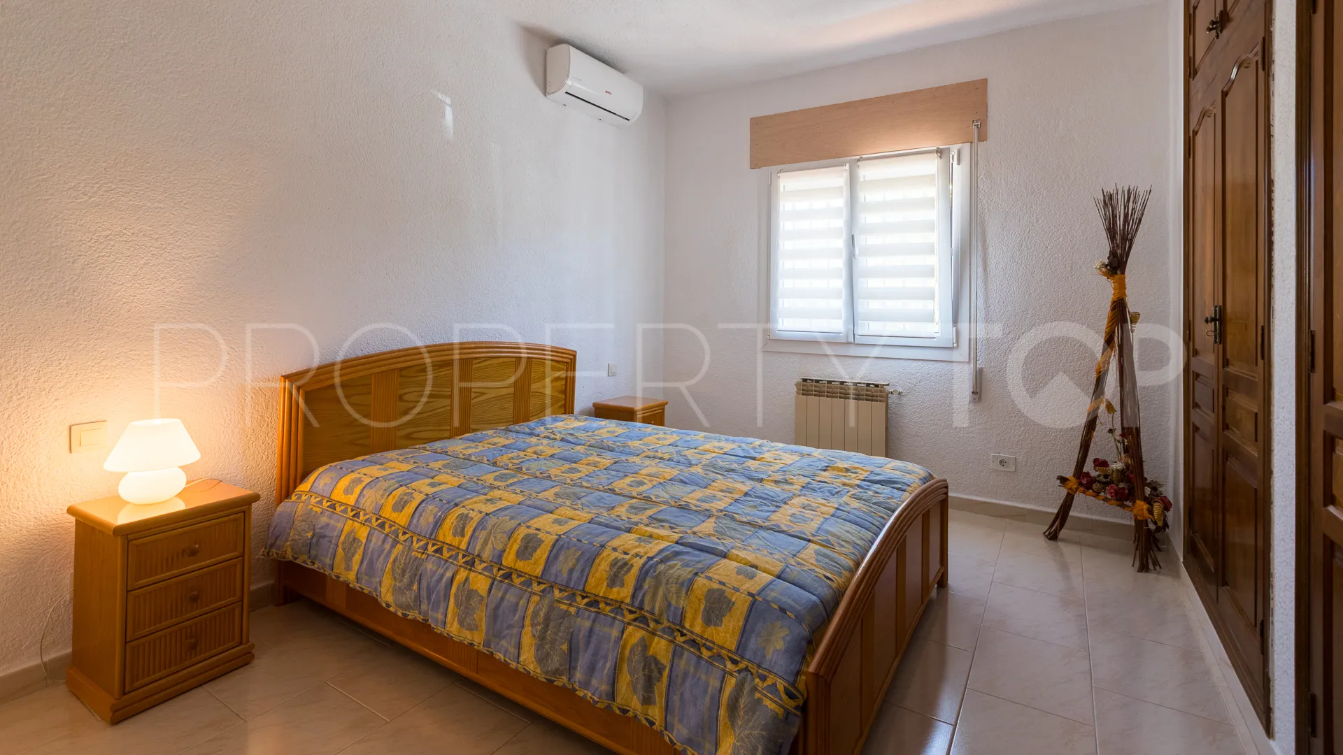 Buy villa in Pinosol with 3 bedrooms