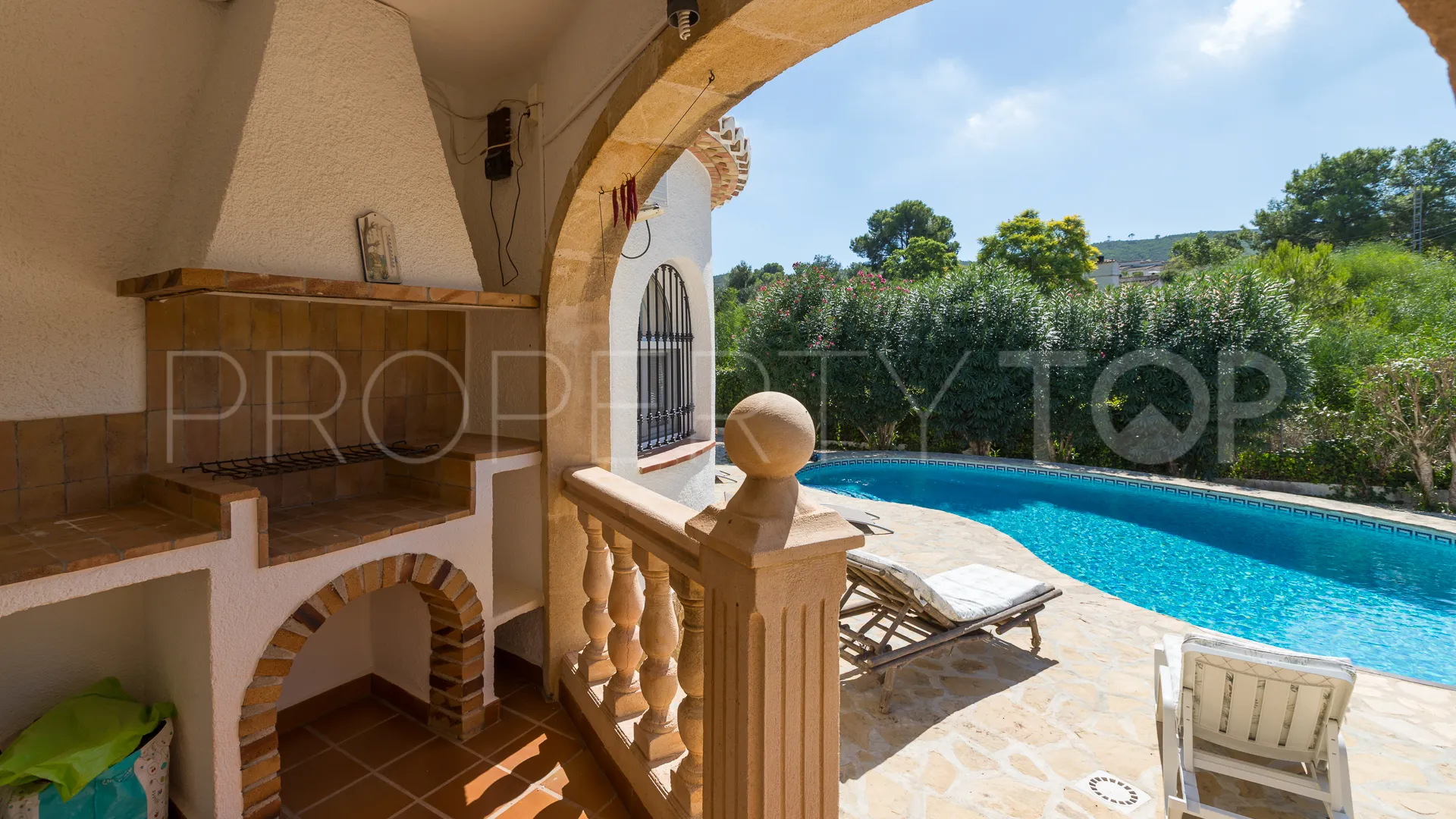 Buy villa in Pinosol with 3 bedrooms