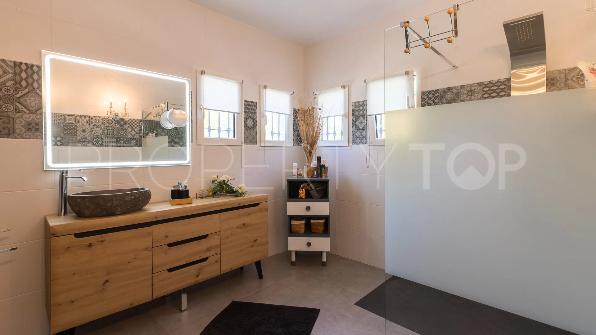 Buy villa in Pinosol with 3 bedrooms