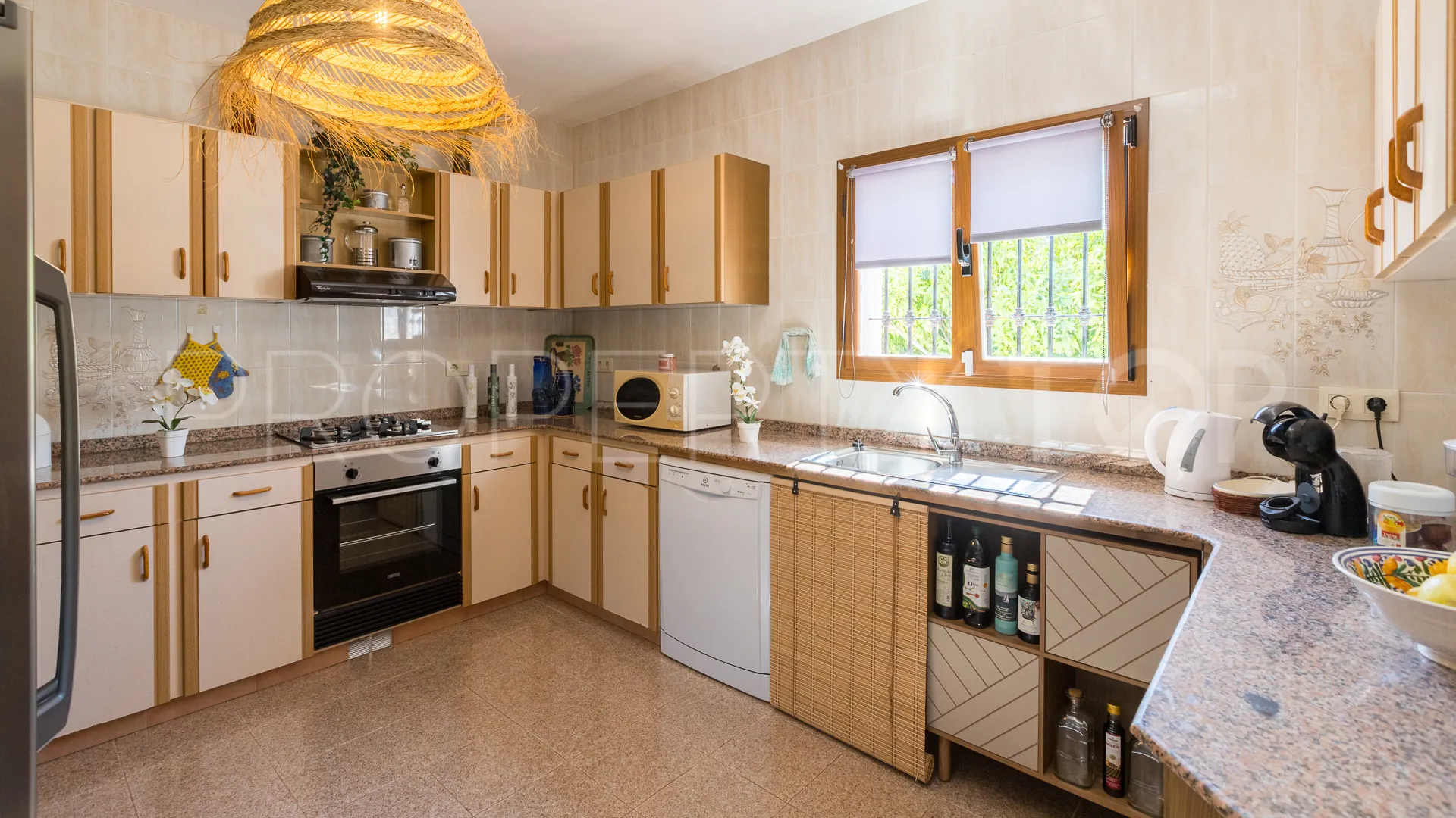 Buy villa in Pinosol with 3 bedrooms