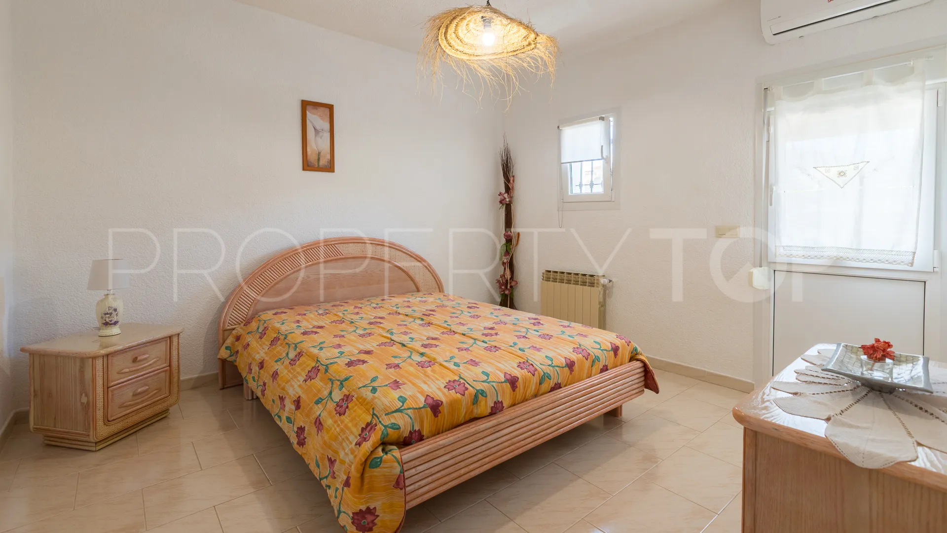Buy villa in Pinosol with 3 bedrooms