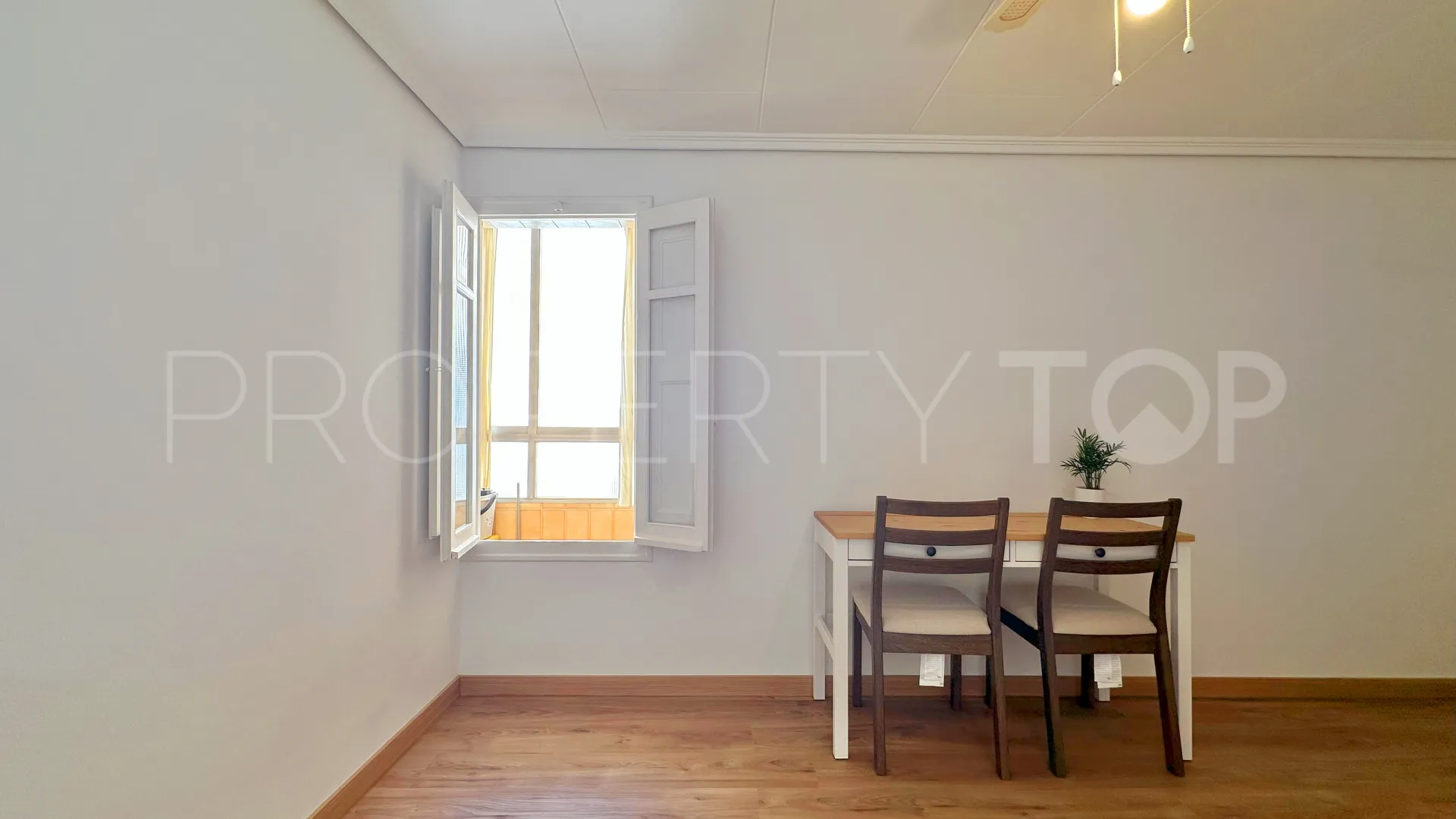 Flat with 3 bedrooms for sale in Benetusser