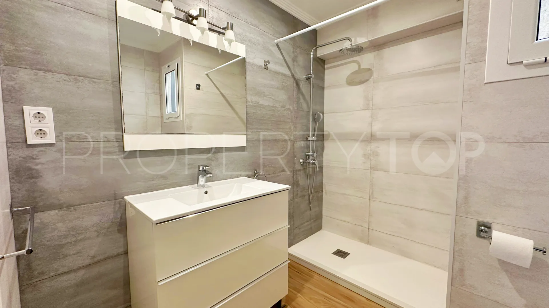 Flat with 3 bedrooms for sale in Benetusser