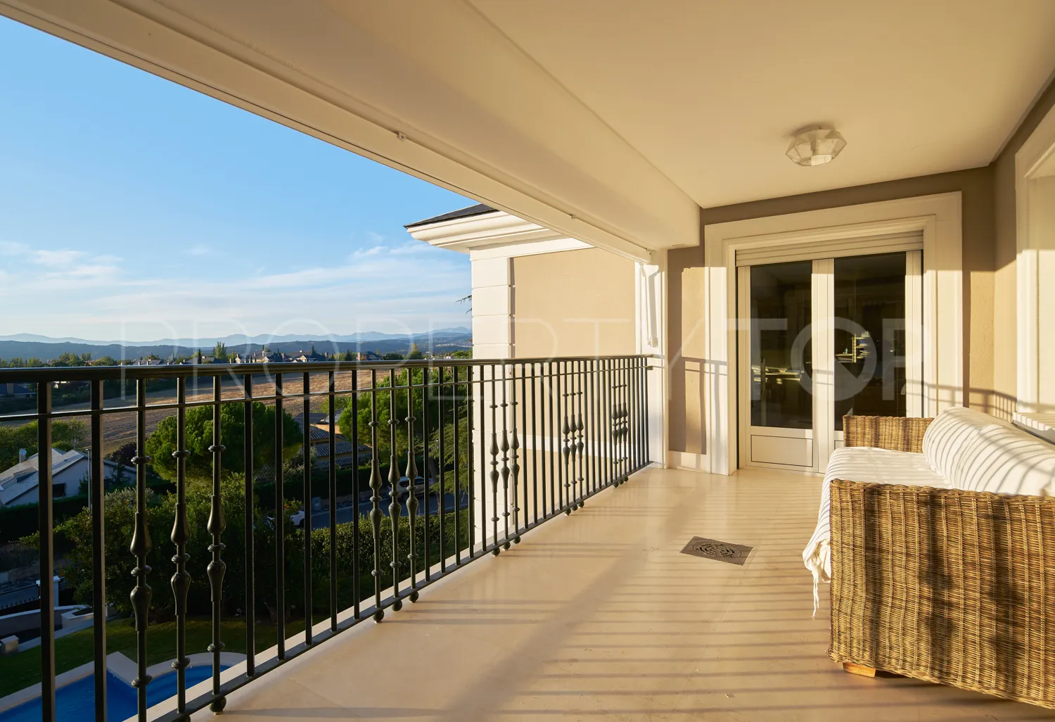 8 bedrooms Las Rozas villa for sale