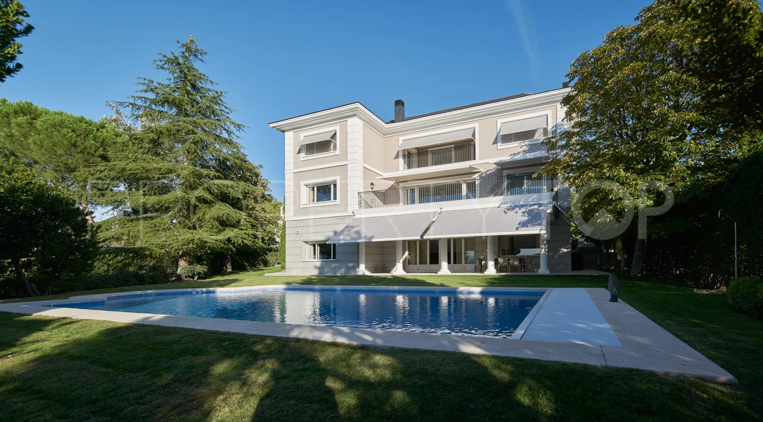 8 bedrooms Las Rozas villa for sale