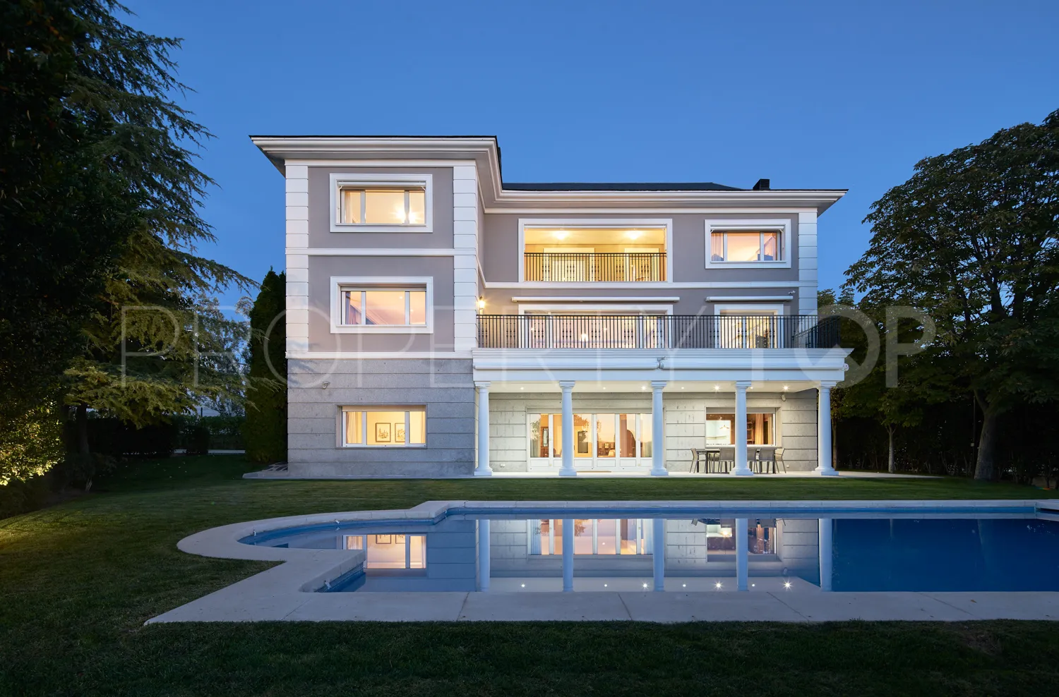 8 bedrooms Las Rozas villa for sale
