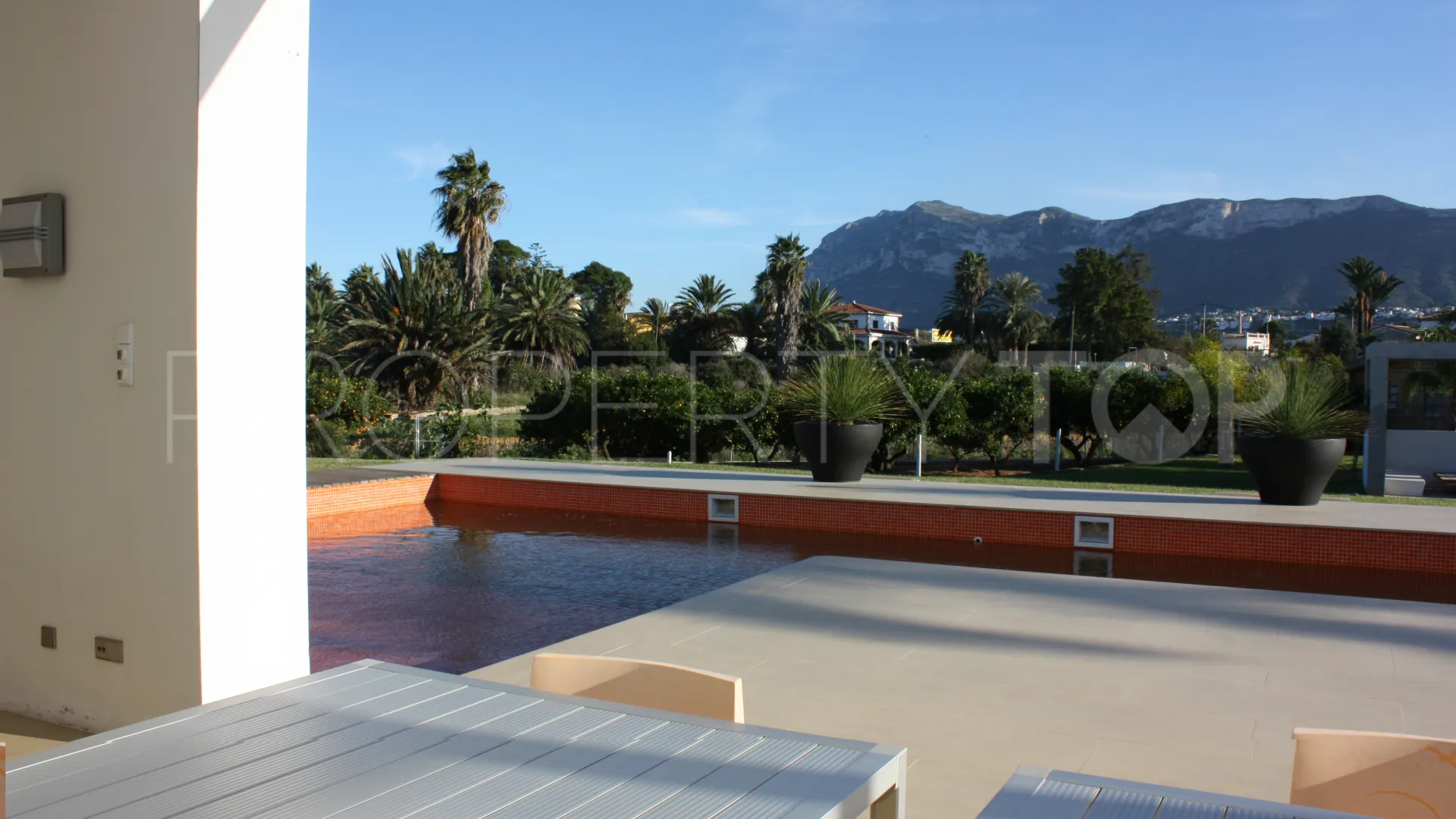Villa a la venta con 3 dormitorios en Denia