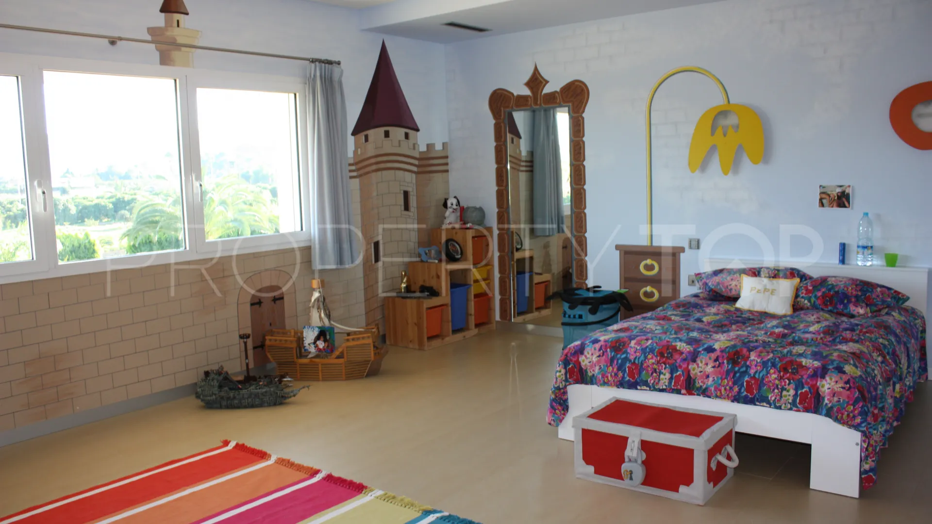 Villa a la venta con 3 dormitorios en Denia