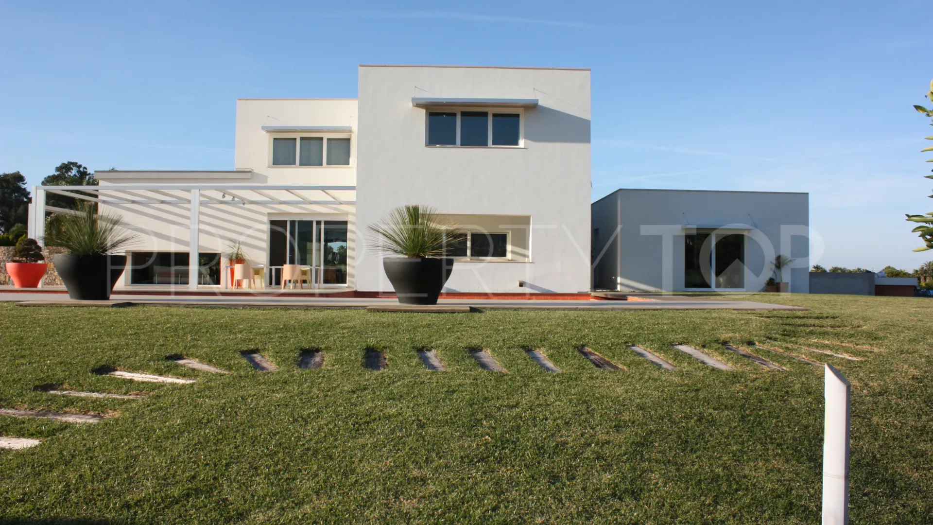 Villa a la venta con 3 dormitorios en Denia