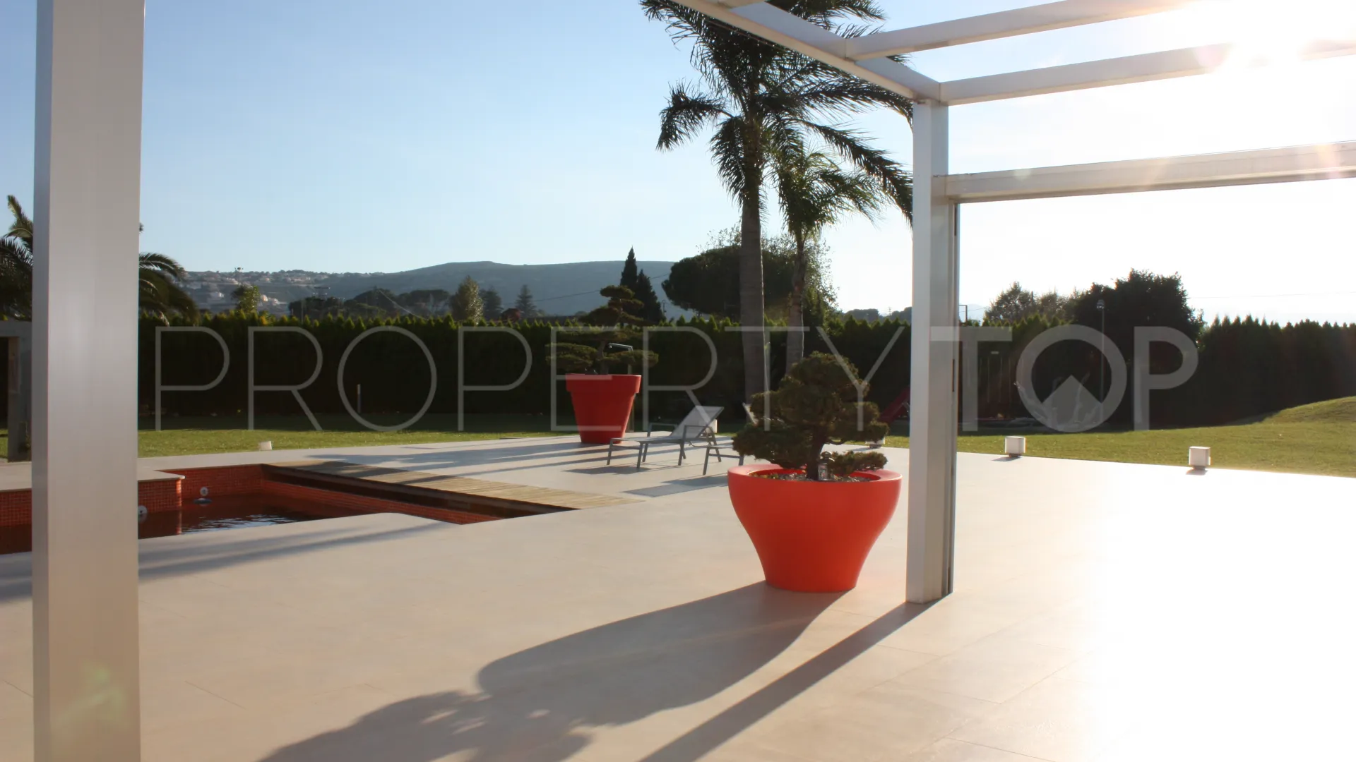 Villa a la venta con 3 dormitorios en Denia