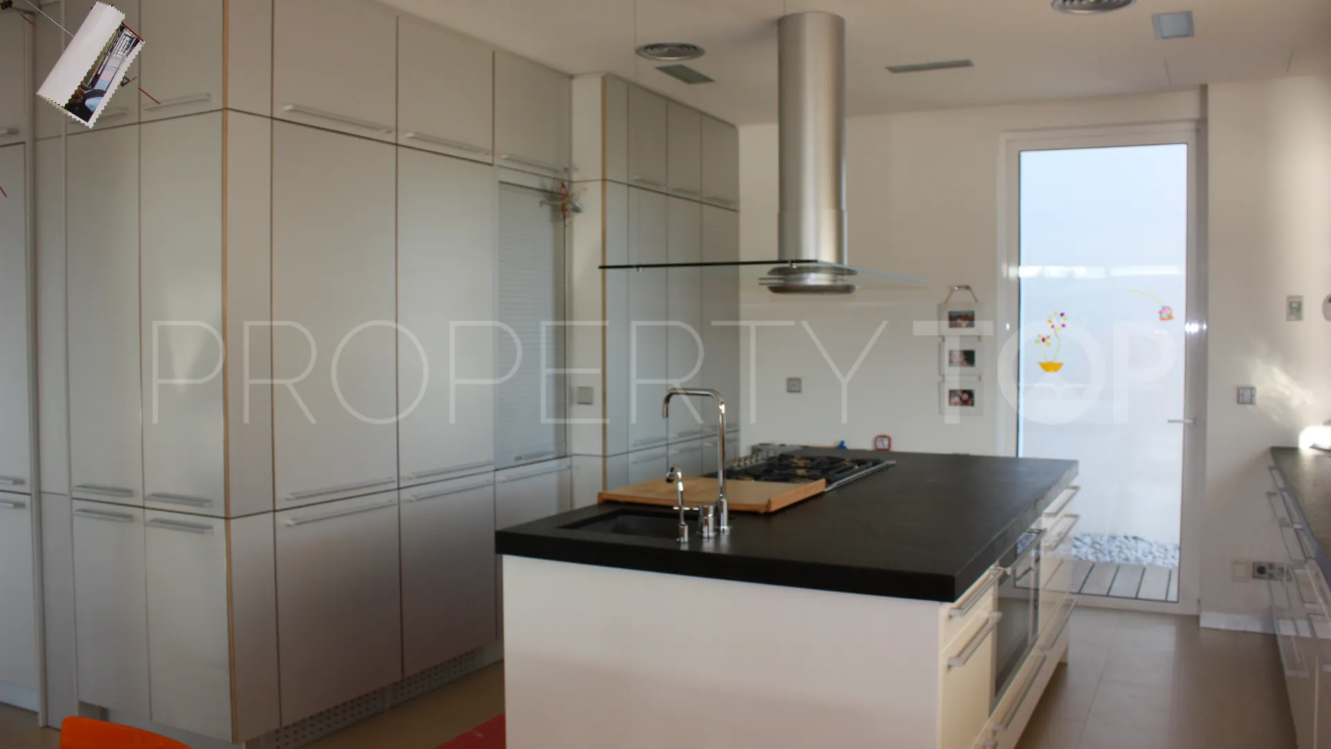 Villa a la venta con 3 dormitorios en Denia