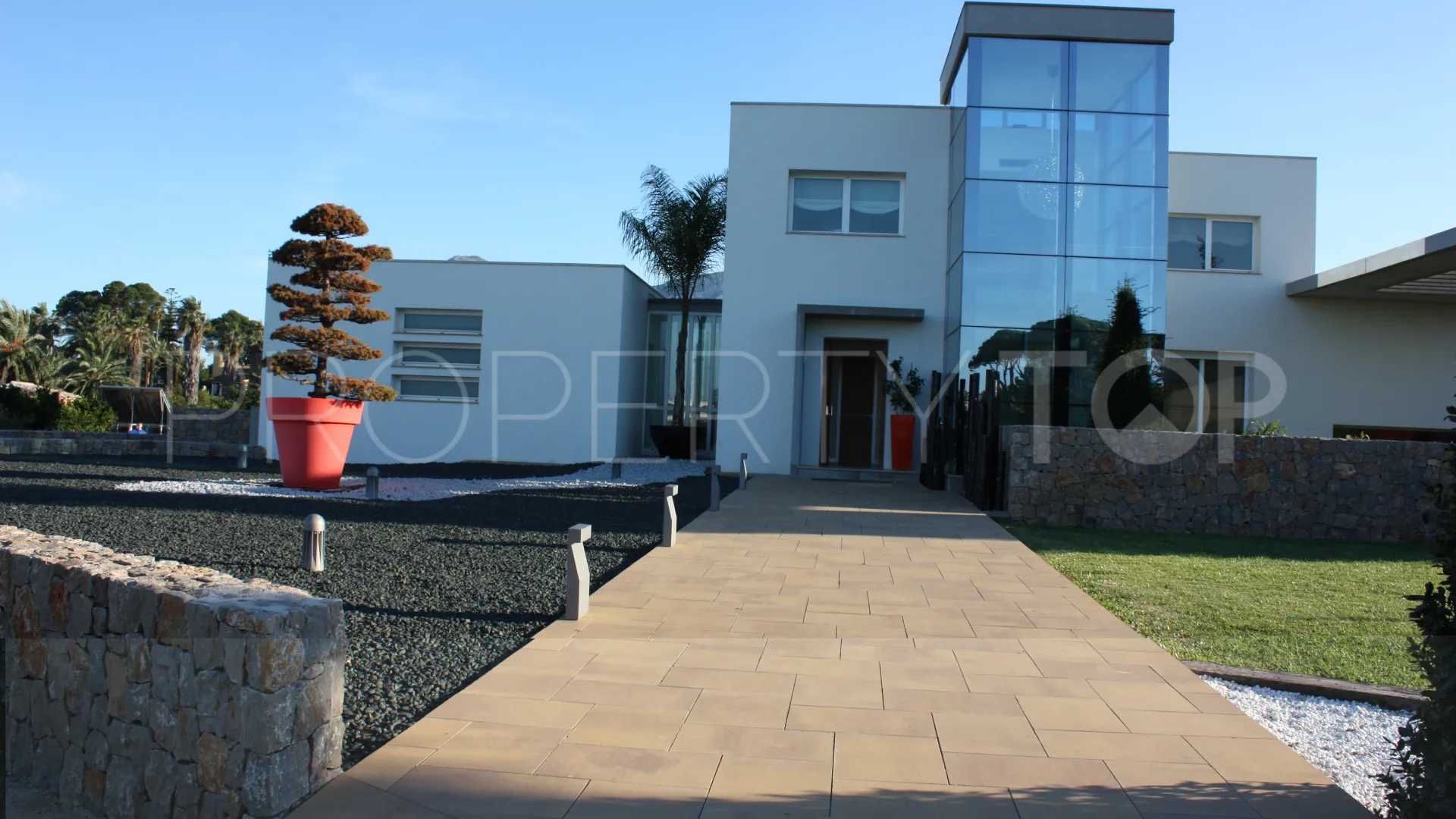 Villa a la venta con 3 dormitorios en Denia