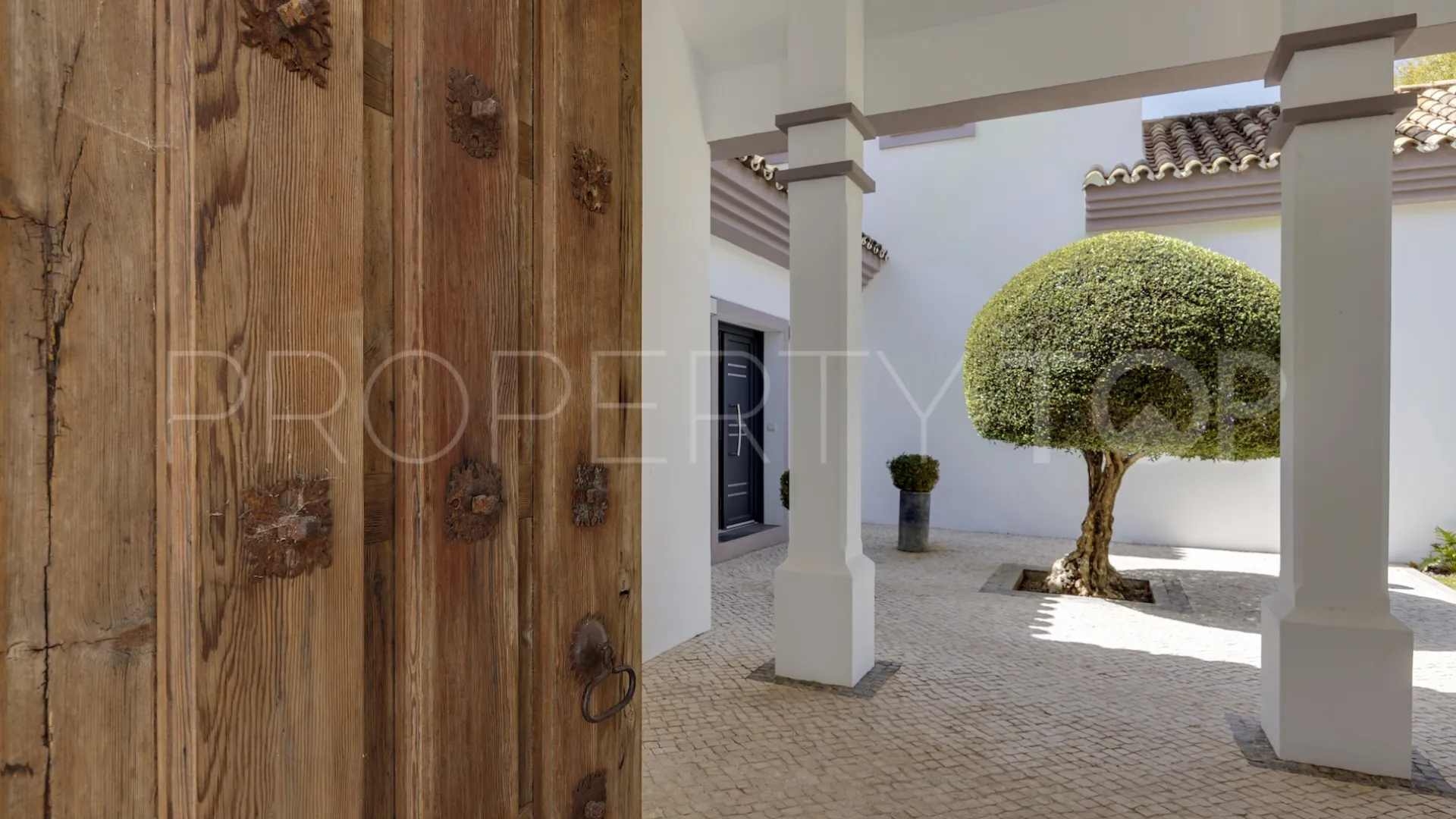 For sale Monte Mayor villa with 4 bedrooms
