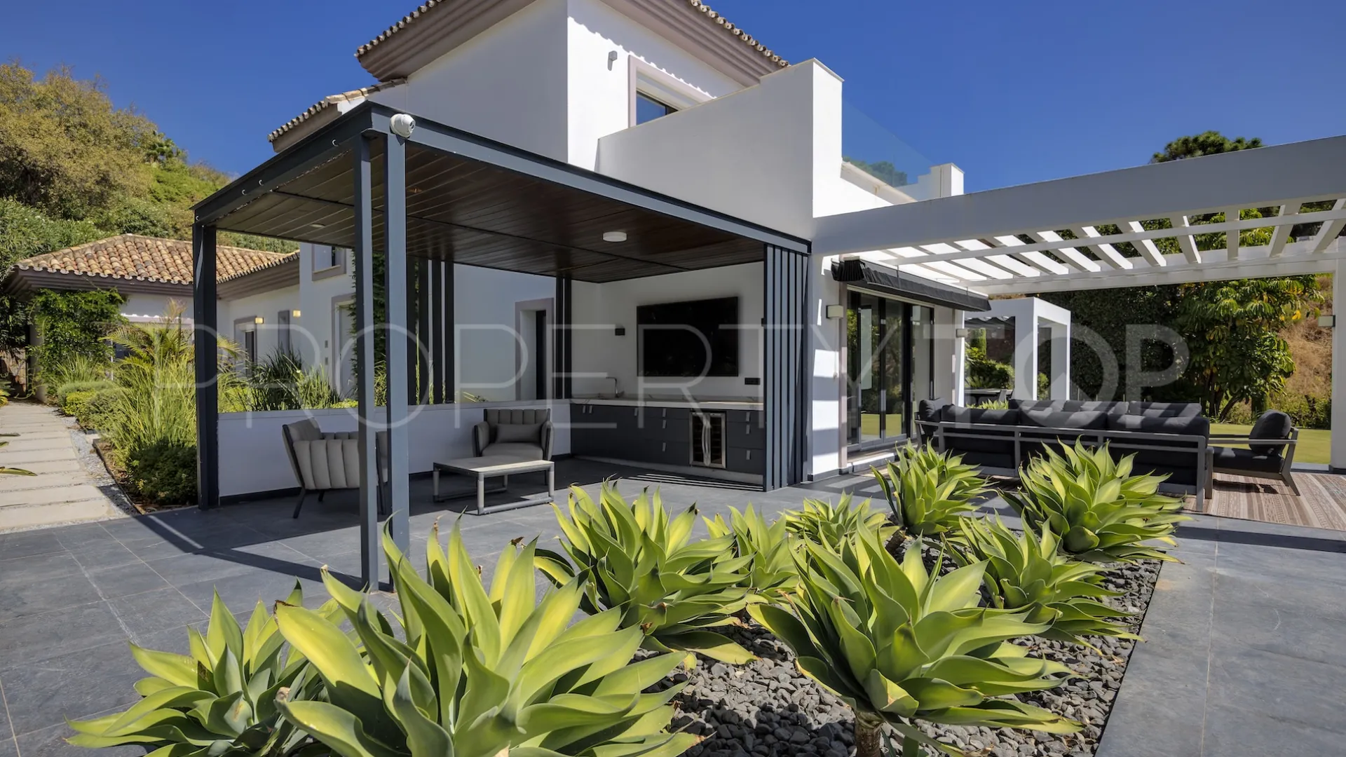 For sale Monte Mayor villa with 4 bedrooms