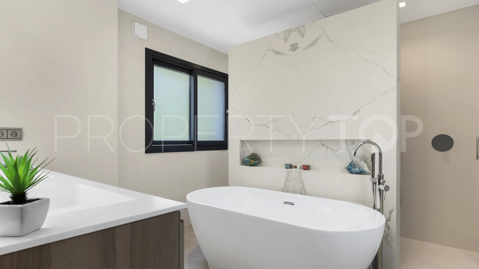 For sale Monte Mayor villa with 4 bedrooms