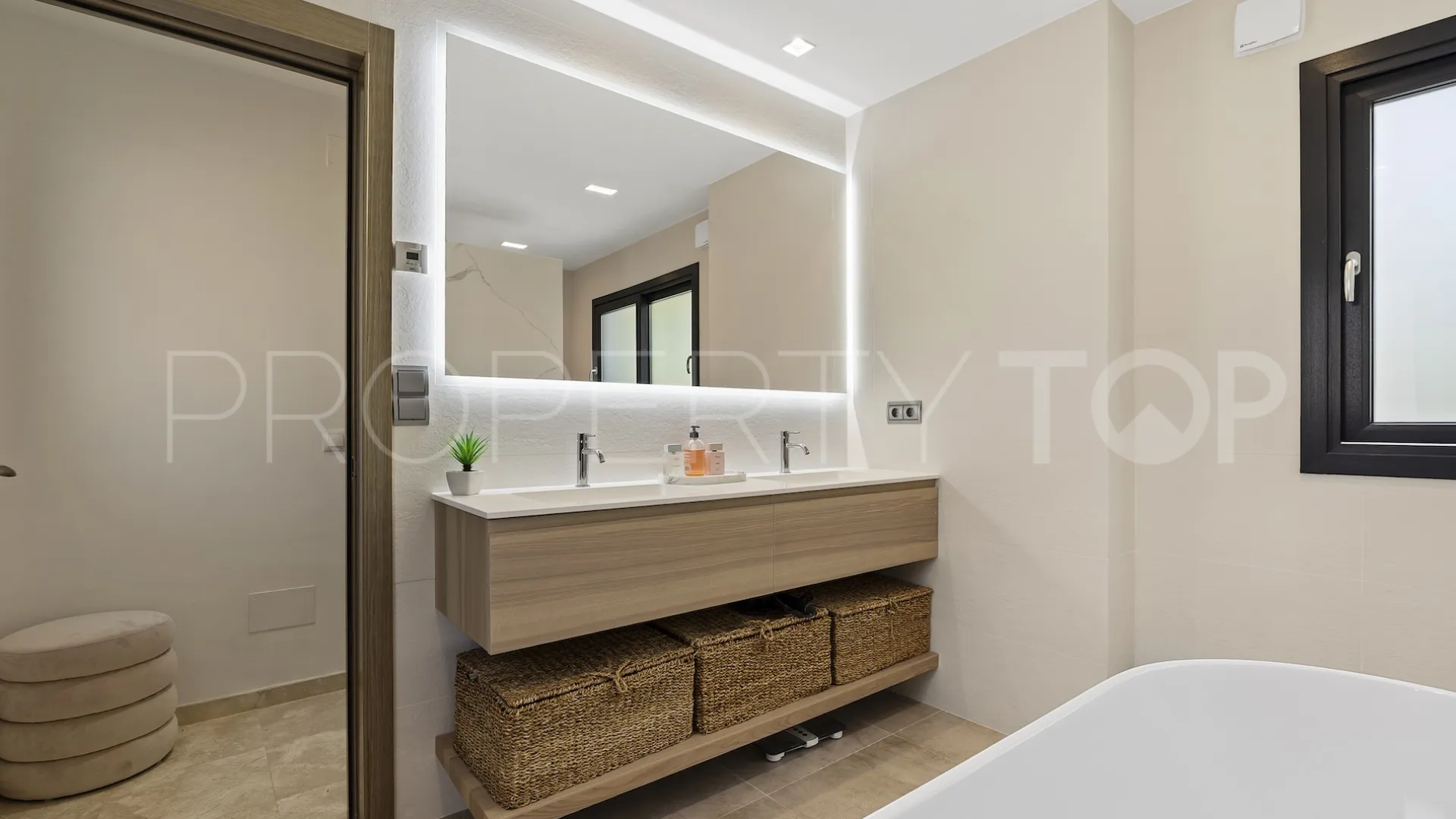 For sale Monte Mayor villa with 4 bedrooms