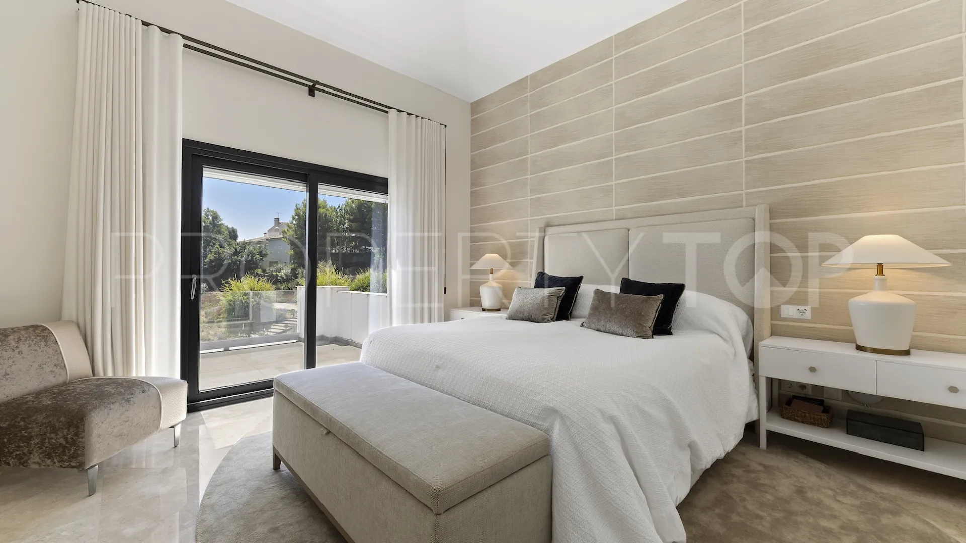 For sale Monte Mayor villa with 4 bedrooms