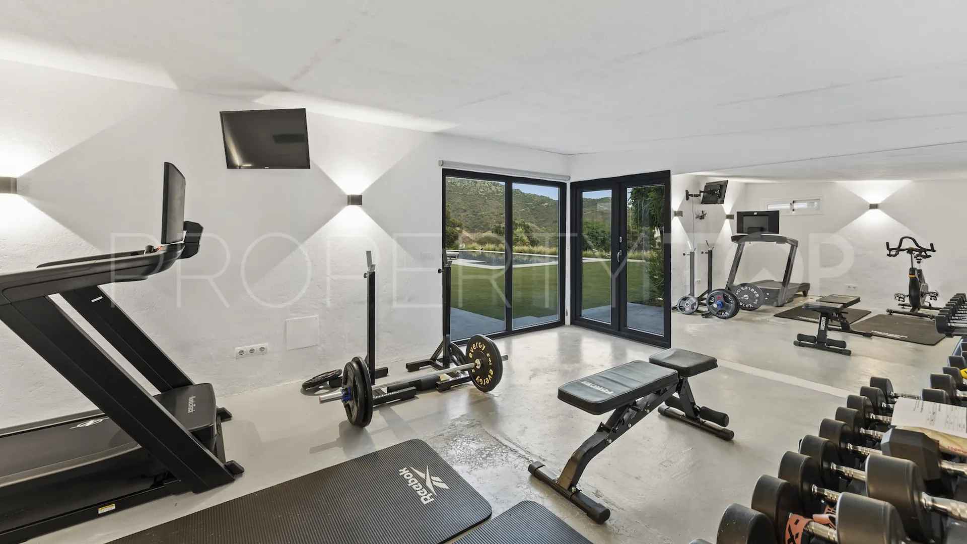 For sale Monte Mayor villa with 4 bedrooms