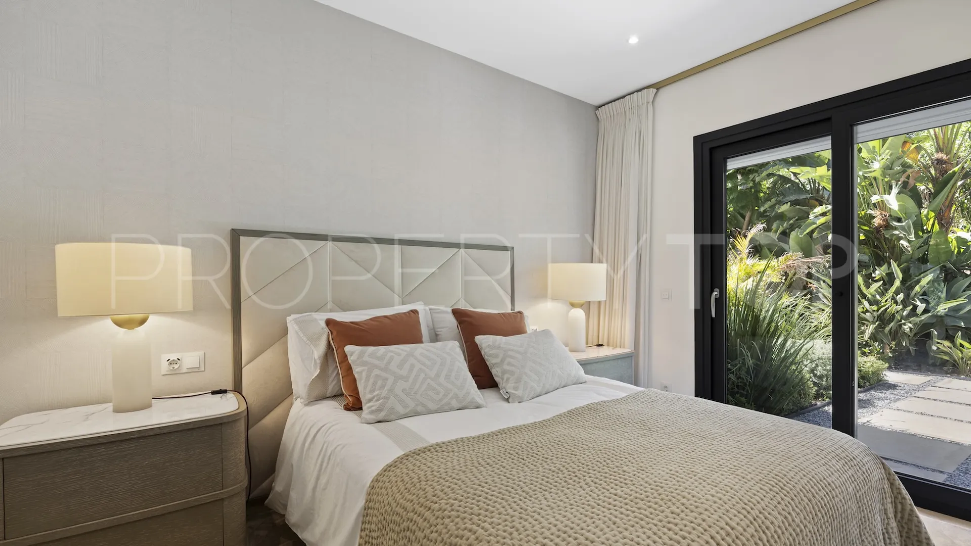 For sale Monte Mayor villa with 4 bedrooms