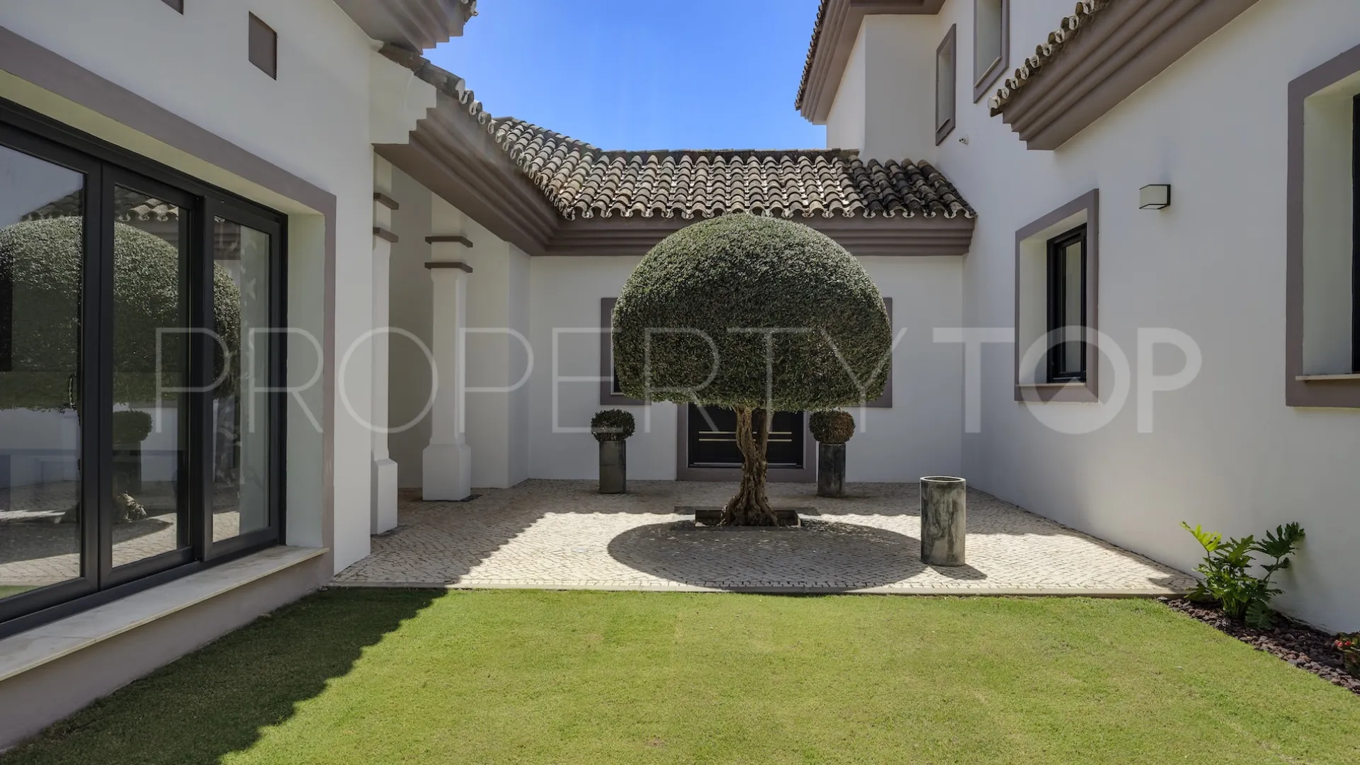 For sale Monte Mayor villa with 4 bedrooms