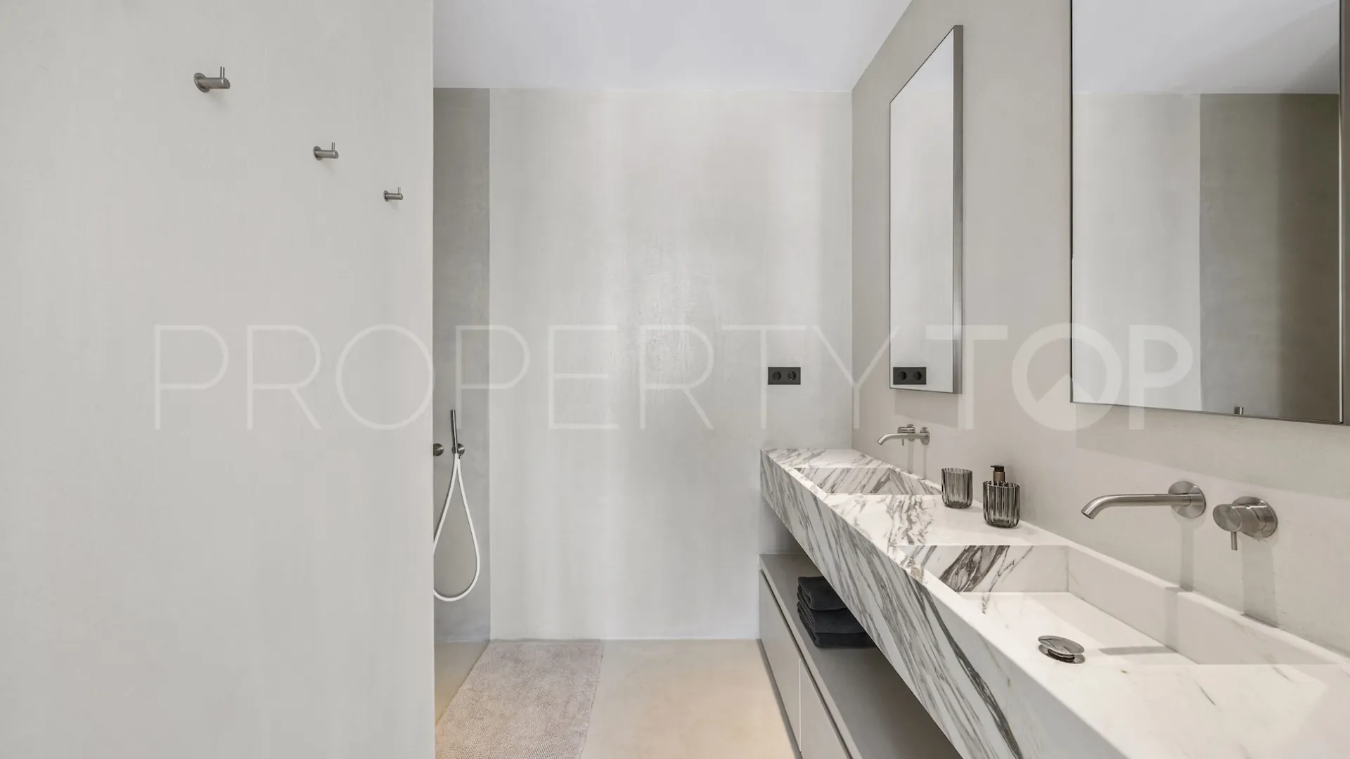 Apartamento en venta en Byu Hills de 3 dormitorios