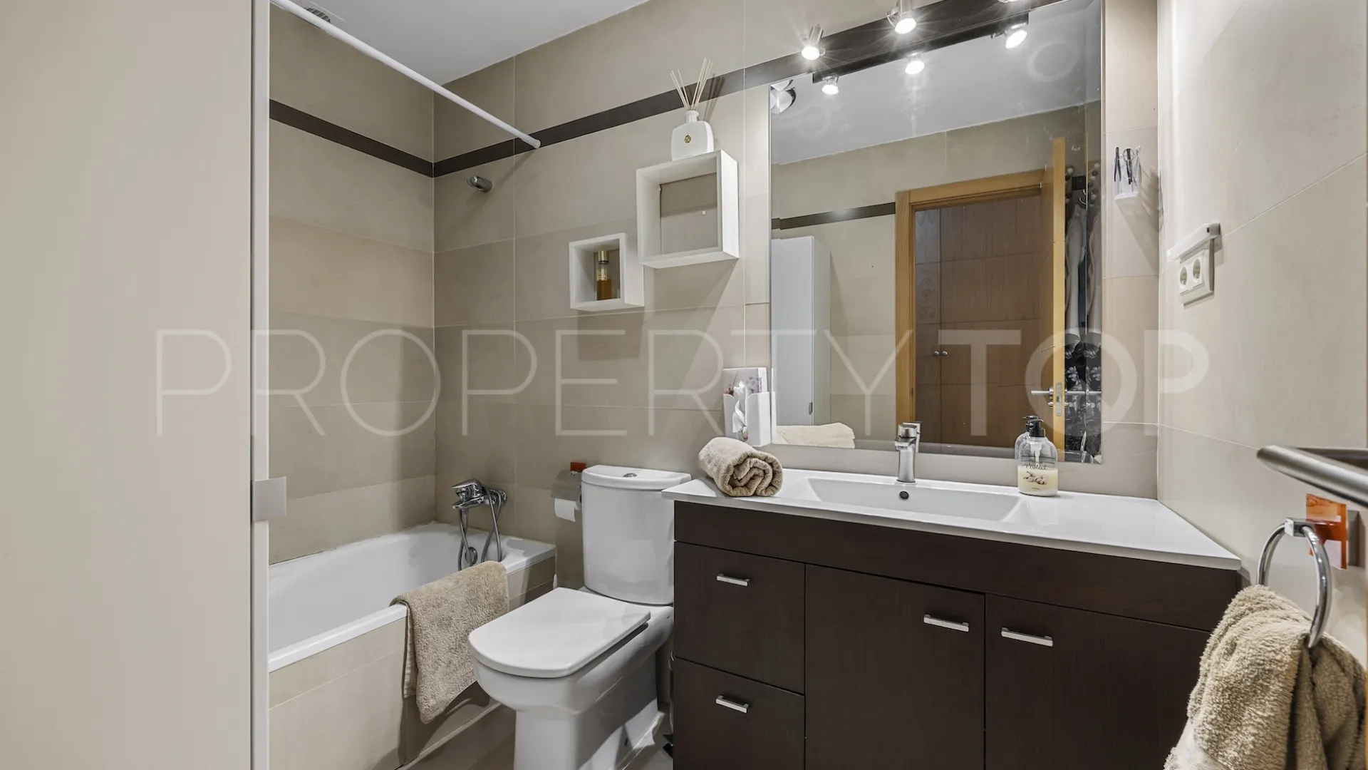 Apartamento de 2 dormitorios a la venta en Marbella Ciudad