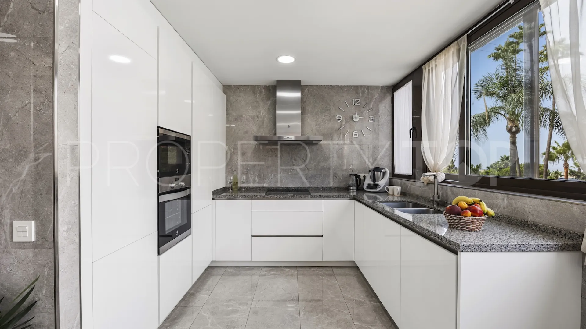 Apartamento de 2 dormitorios a la venta en Marbella Ciudad