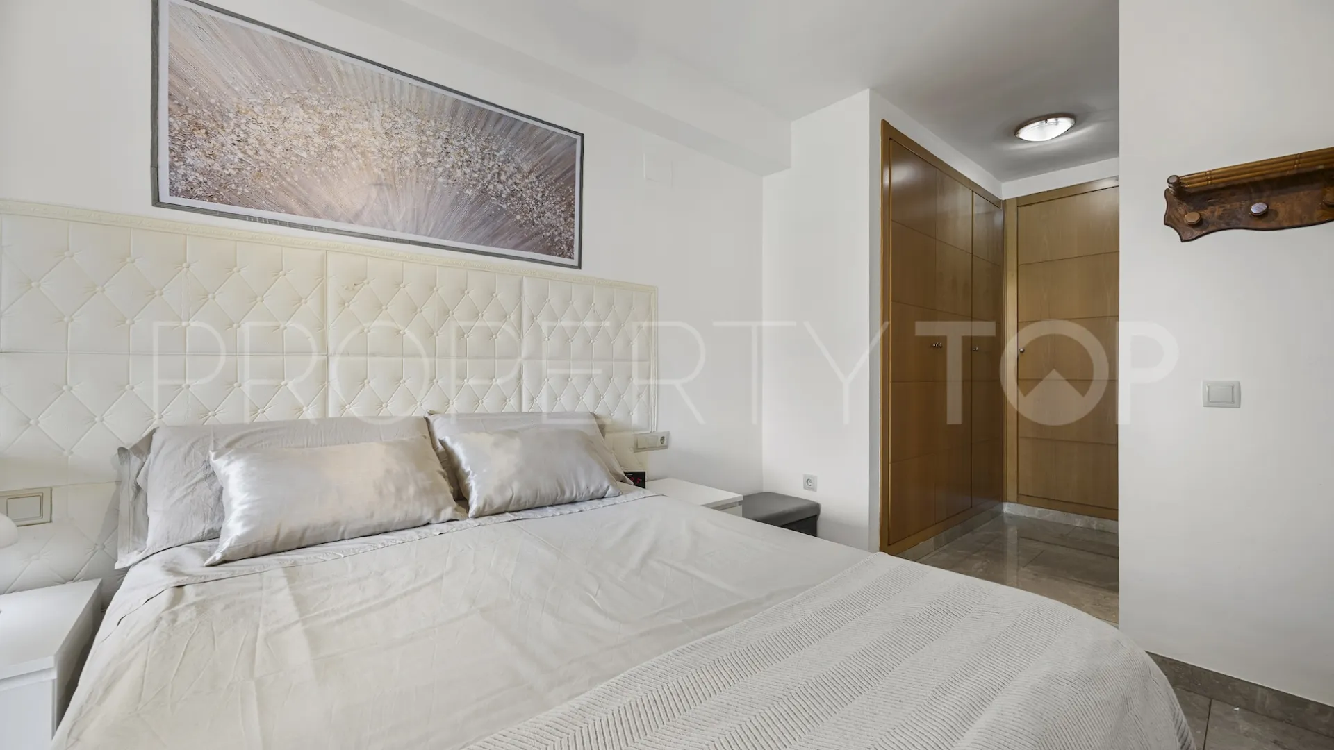 Apartamento de 2 dormitorios a la venta en Marbella Ciudad