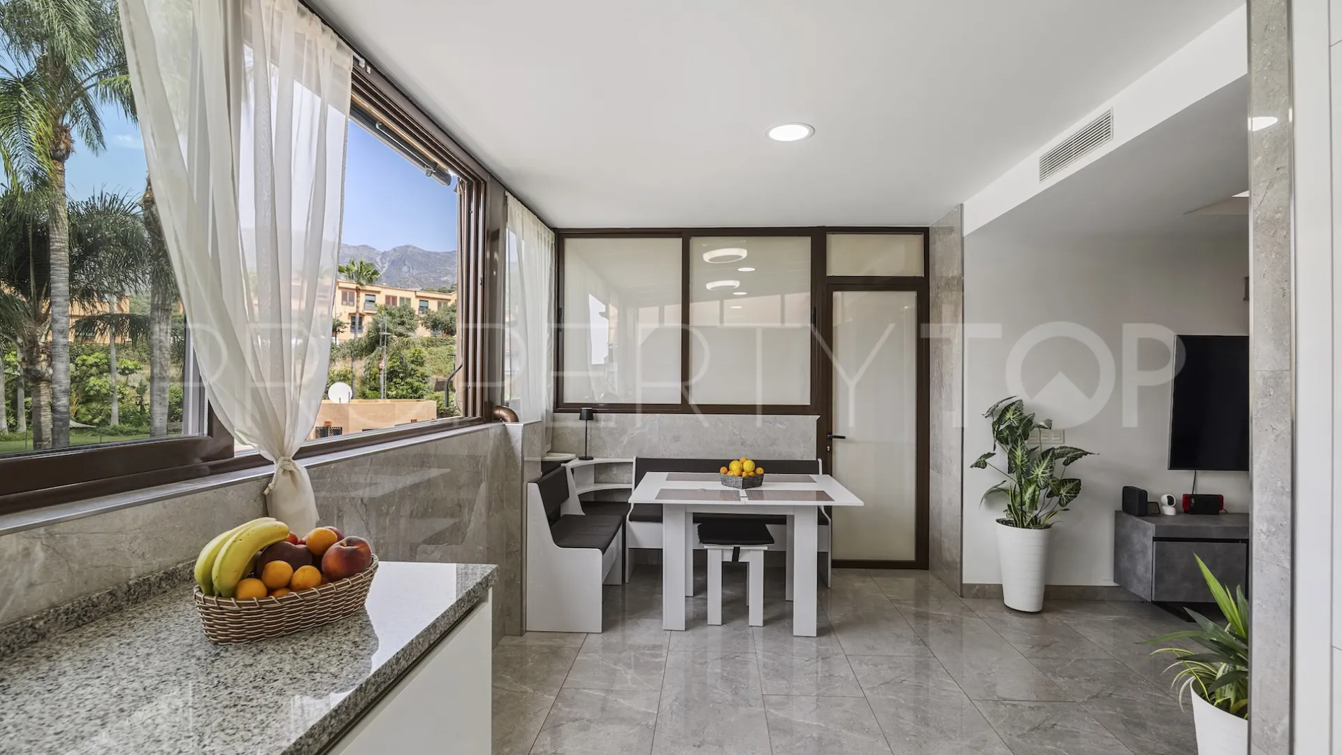 Apartamento de 2 dormitorios a la venta en Marbella Ciudad