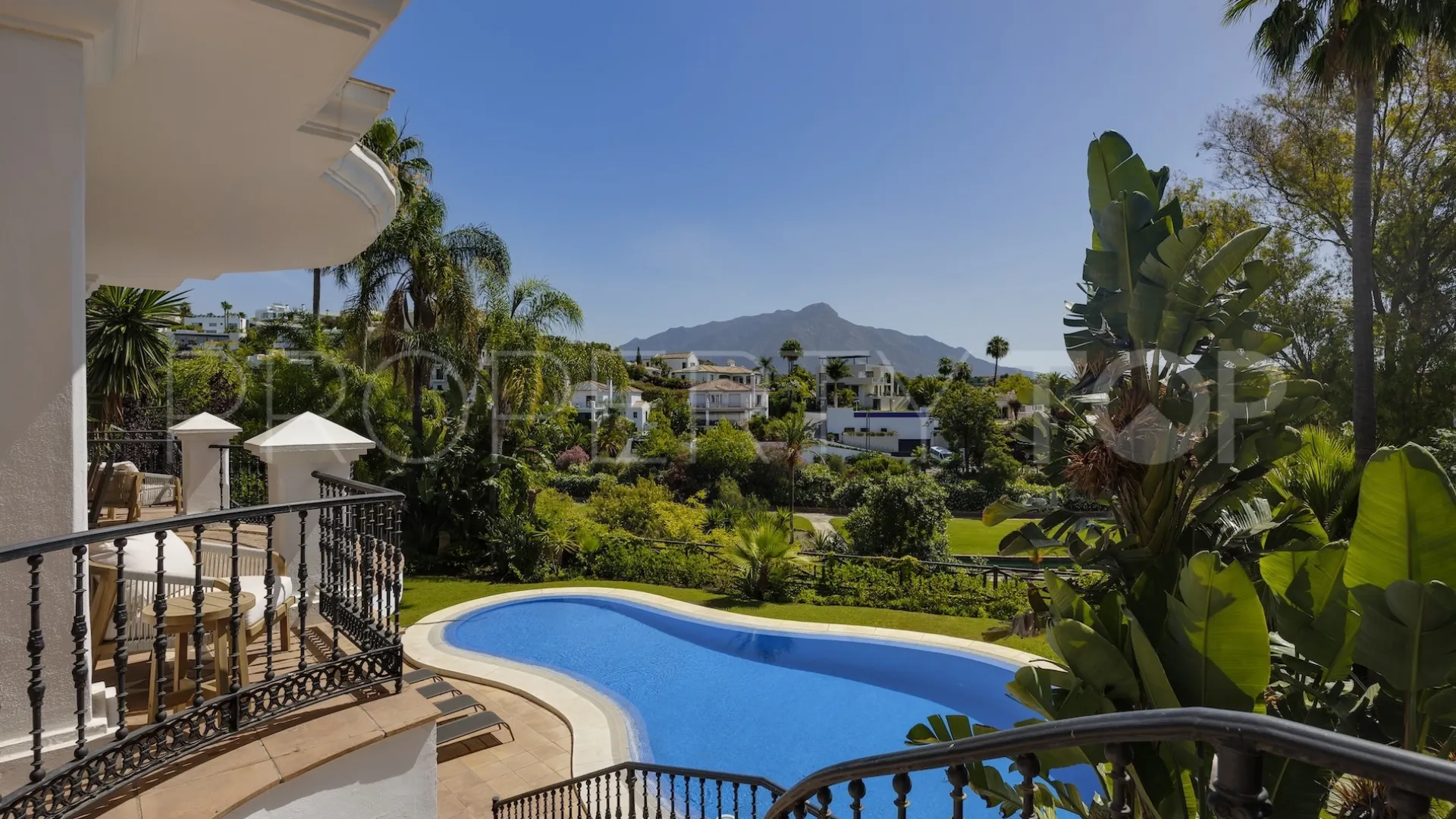 Comprar villa en El Herrojo