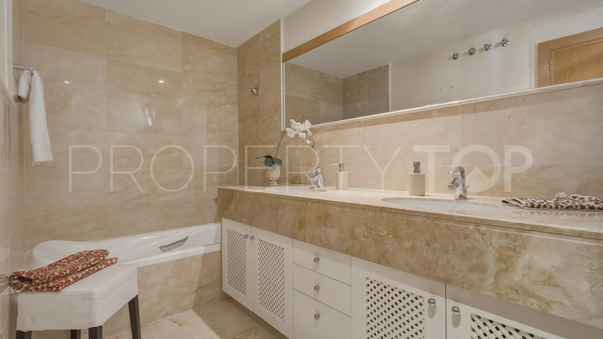 Lomas de los Monteros 3 bedrooms apartment for sale