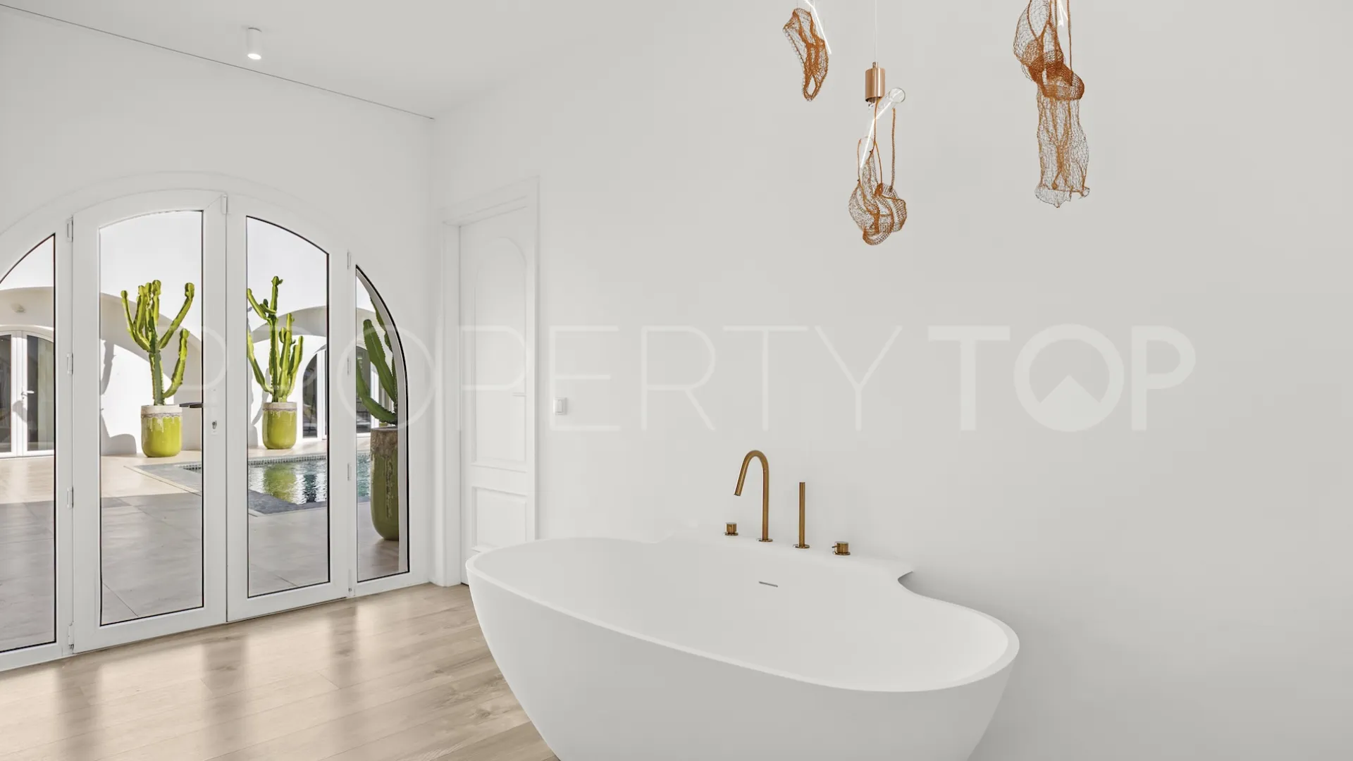 Villa en venta en Guadalmina Alta de 5 dormitorios
