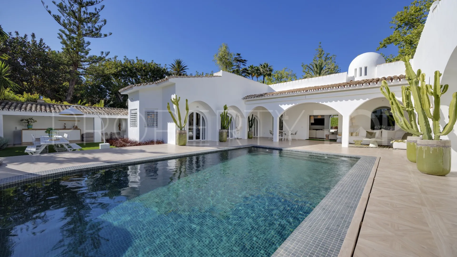 Villa en venta en Guadalmina Alta de 5 dormitorios