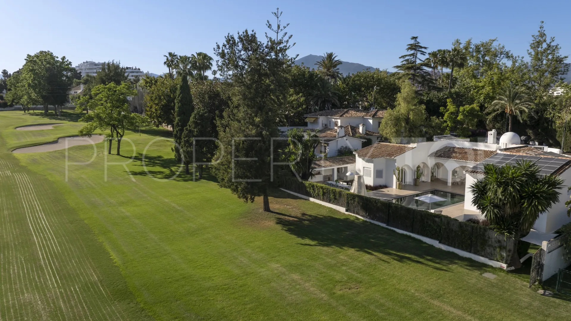 Villa en venta en Guadalmina Alta de 5 dormitorios